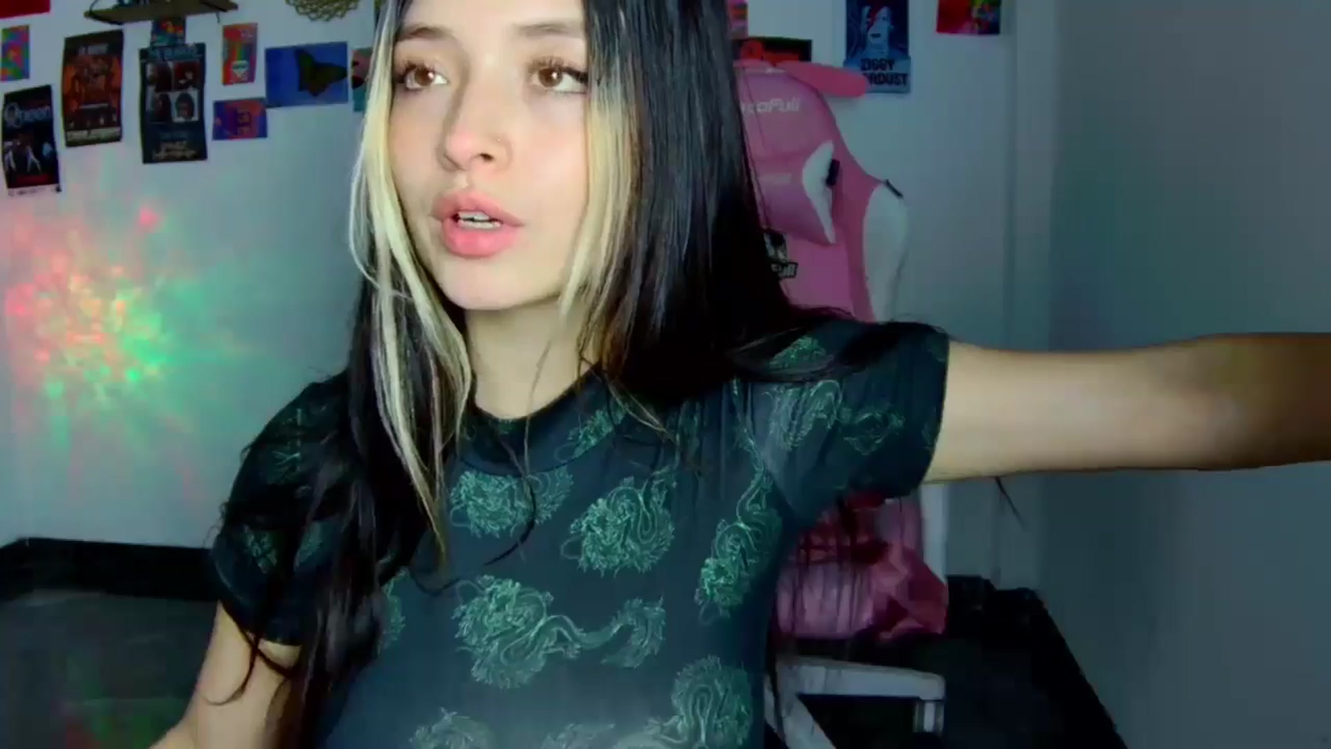 Gallery image thumbnail from CarolineJames's myfreecams stream on, 10/31/2025, 06:56 image 9 of 20