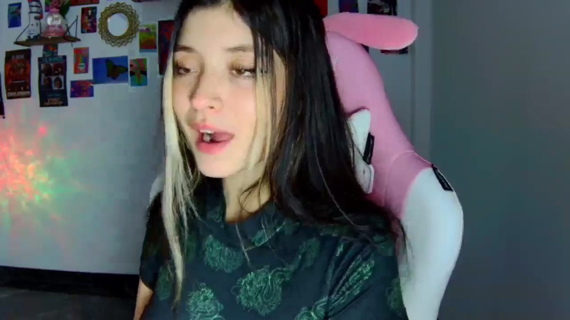Gallery image thumbnail from CarolineJames's myfreecams stream on, 10/31/2025, 06:56 image 8 of 20