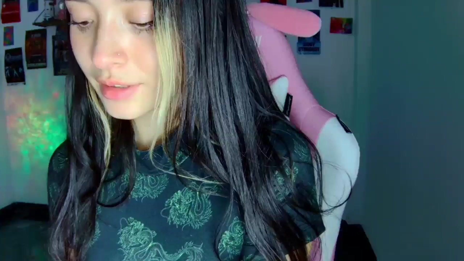 Gallery image thumbnail from CarolineJames's myfreecams stream on, 10/31/2025, 06:56 image 10 of 20