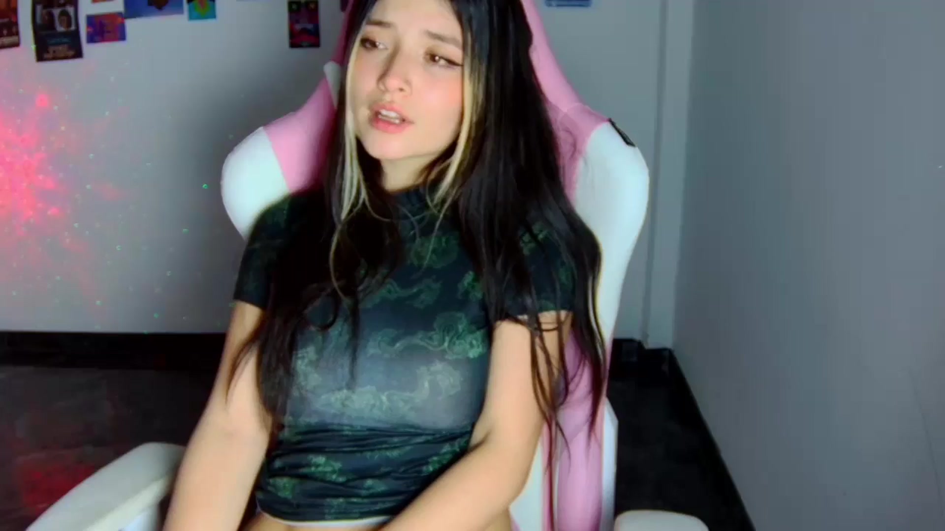 Gallery image thumbnail from CarolineJames's myfreecams stream on, 10/31/2025, 06:56 image 6 of 20