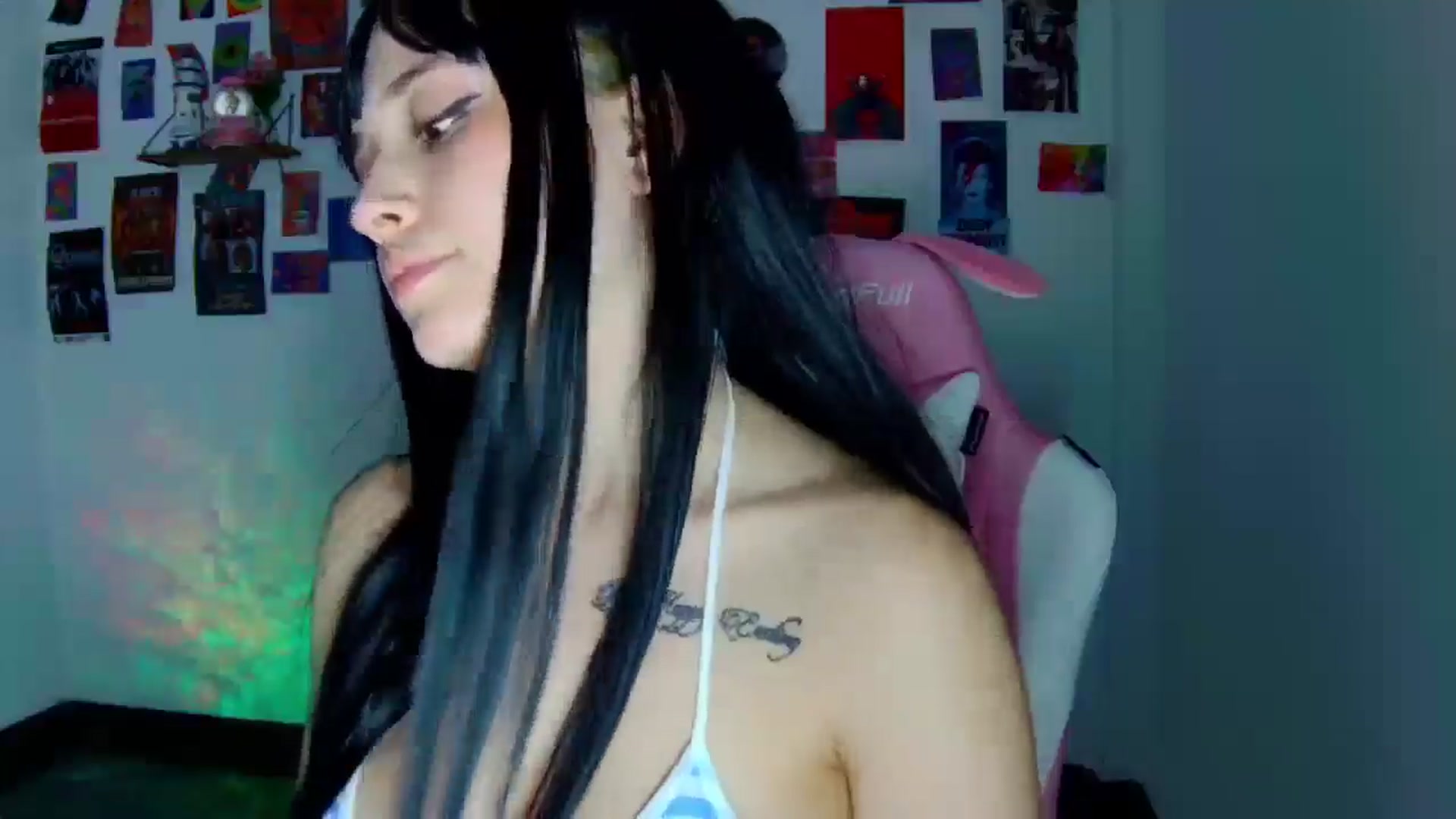 Gallery image thumbnail from CarolineJames's myfreecams stream on, 12/12/2025, 05:02 image 15 of 20