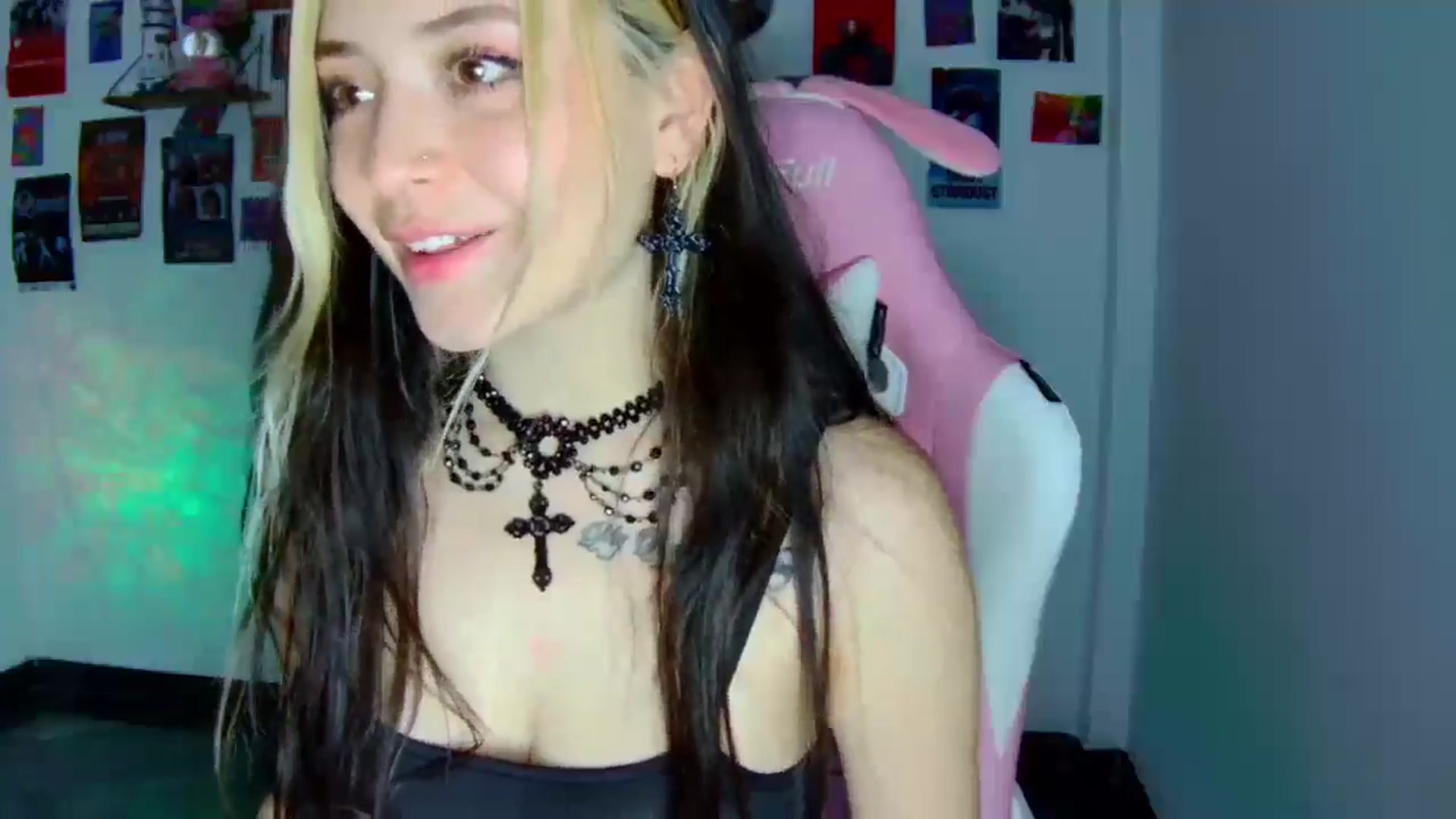 Gallery image thumbnail from CarolineJames's myfreecams stream on, 01/08/2026, 23:23 image 2 of 20