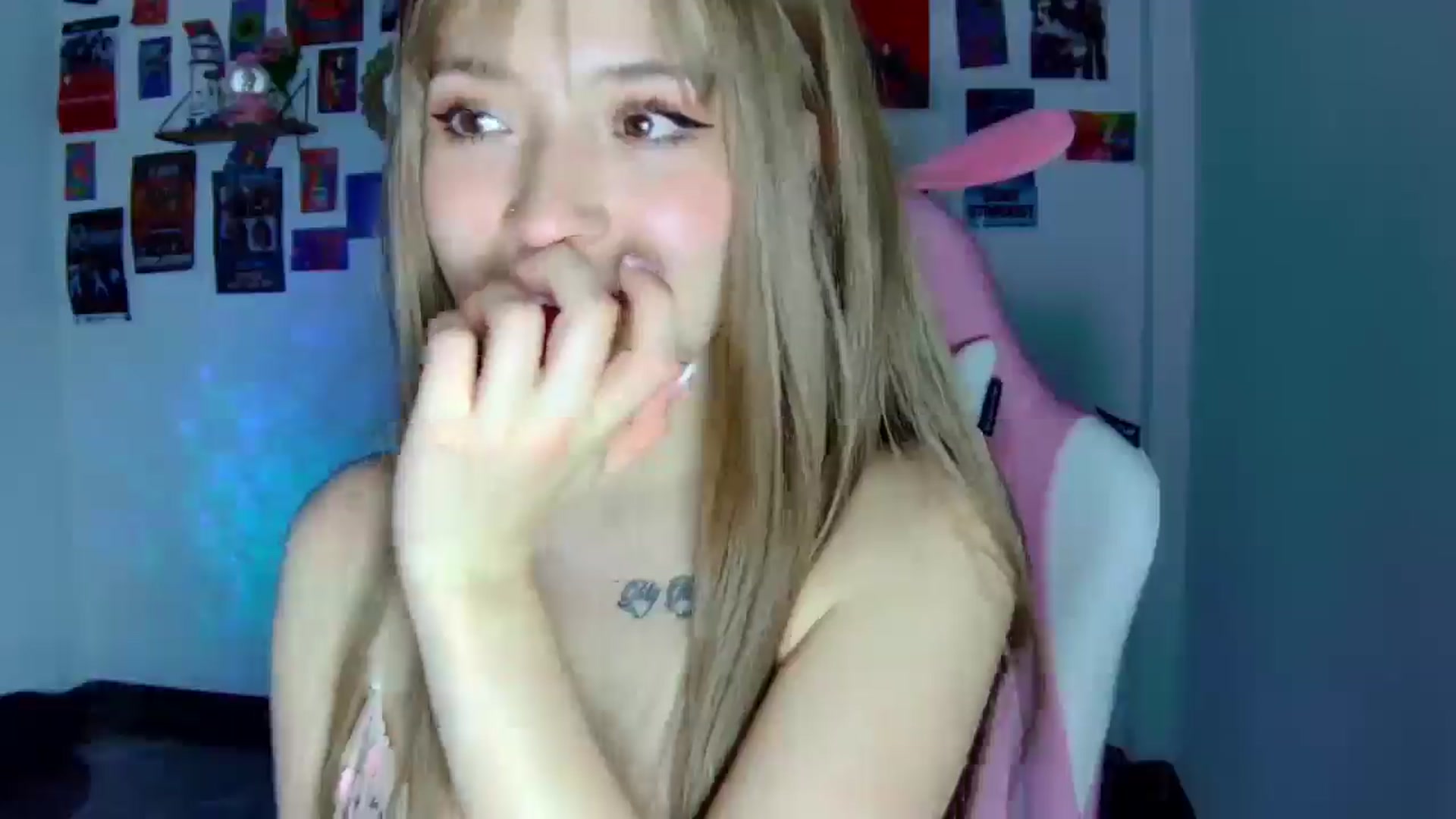 Gallery image thumbnail from CarolineJames's myfreecams stream on, 01/10/2026, 01:22 image 17 of 20