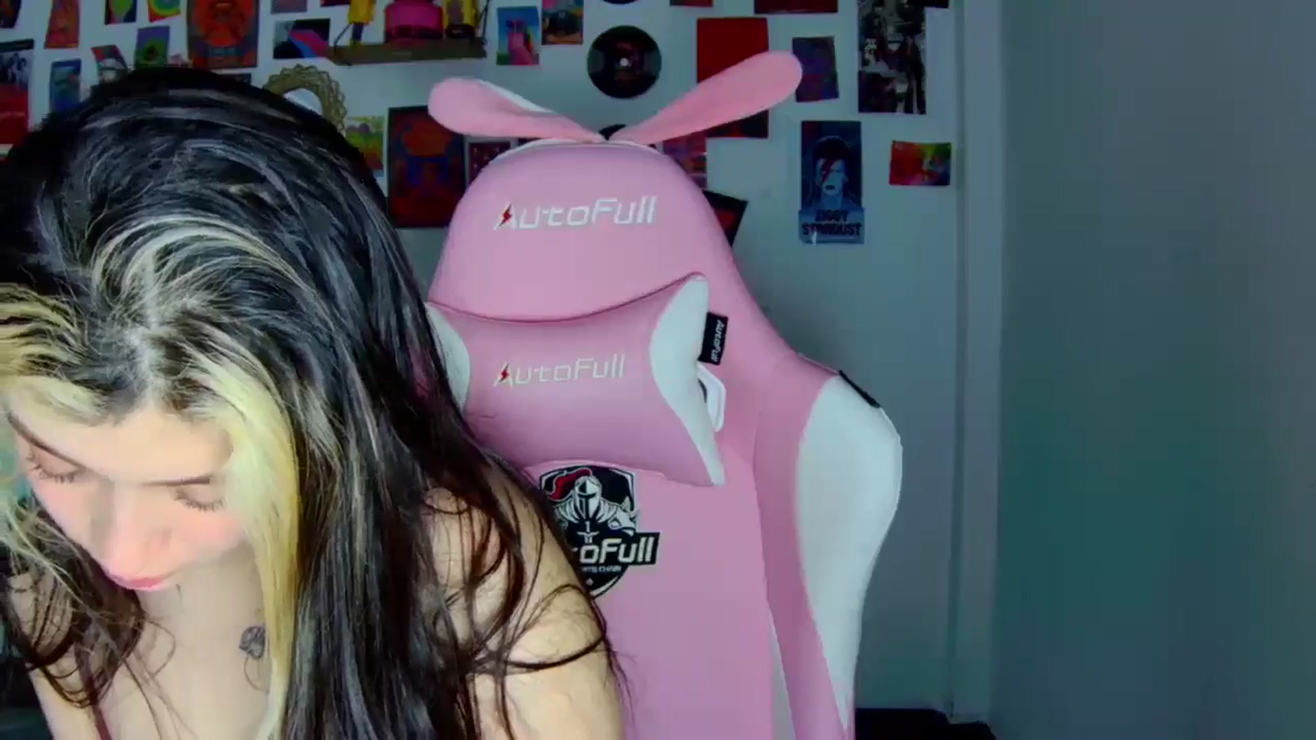 Gallery image thumbnail from CarolineJames's myfreecams stream on, 01/17/2026, 01:22 image 15 of 20