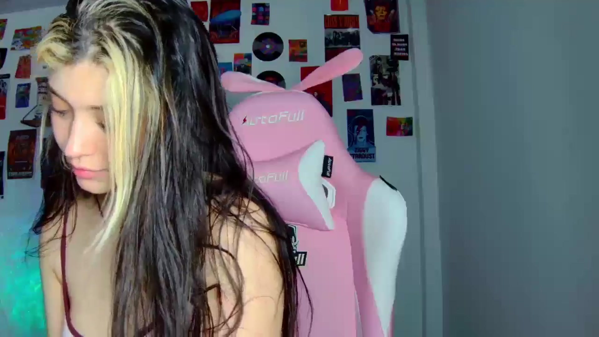 Gallery image thumbnail from CarolineJames's myfreecams stream on, 01/17/2026, 01:22 image 13 of 20