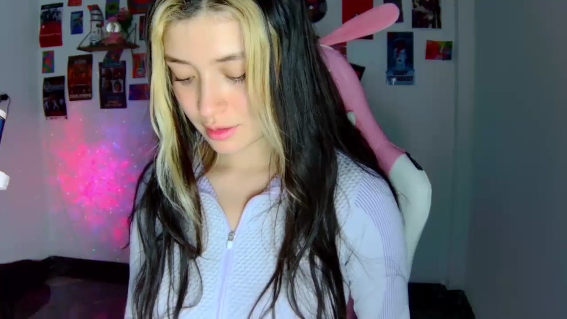 Gallery image thumbnail from CarolineJames's myfreecams stream on, 01/21/2026, 24:00 image 7 of 20