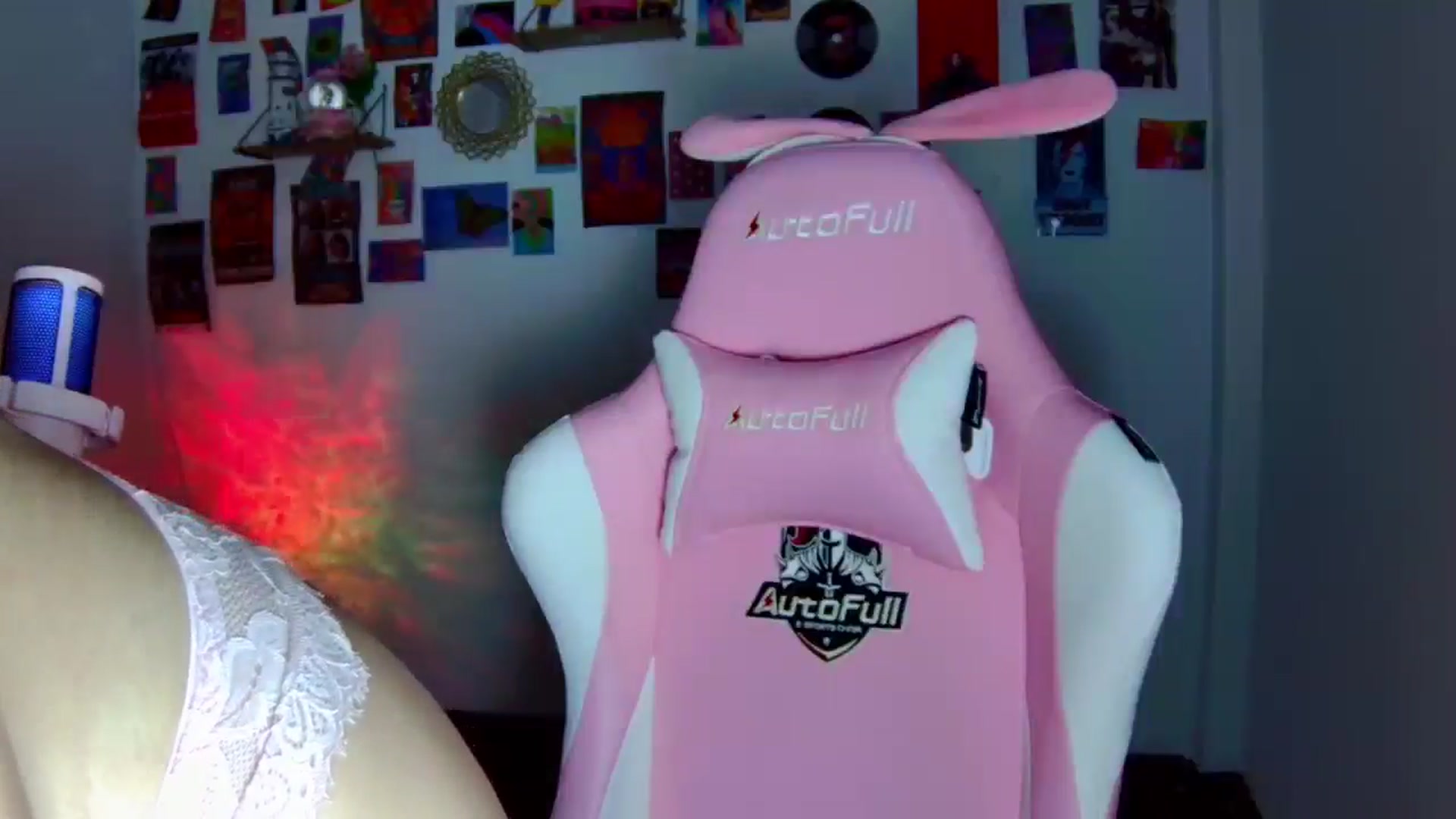 Gallery image thumbnail from CarolineJames's myfreecams stream on, 01/21/2026, 24:54 image 3 of 20