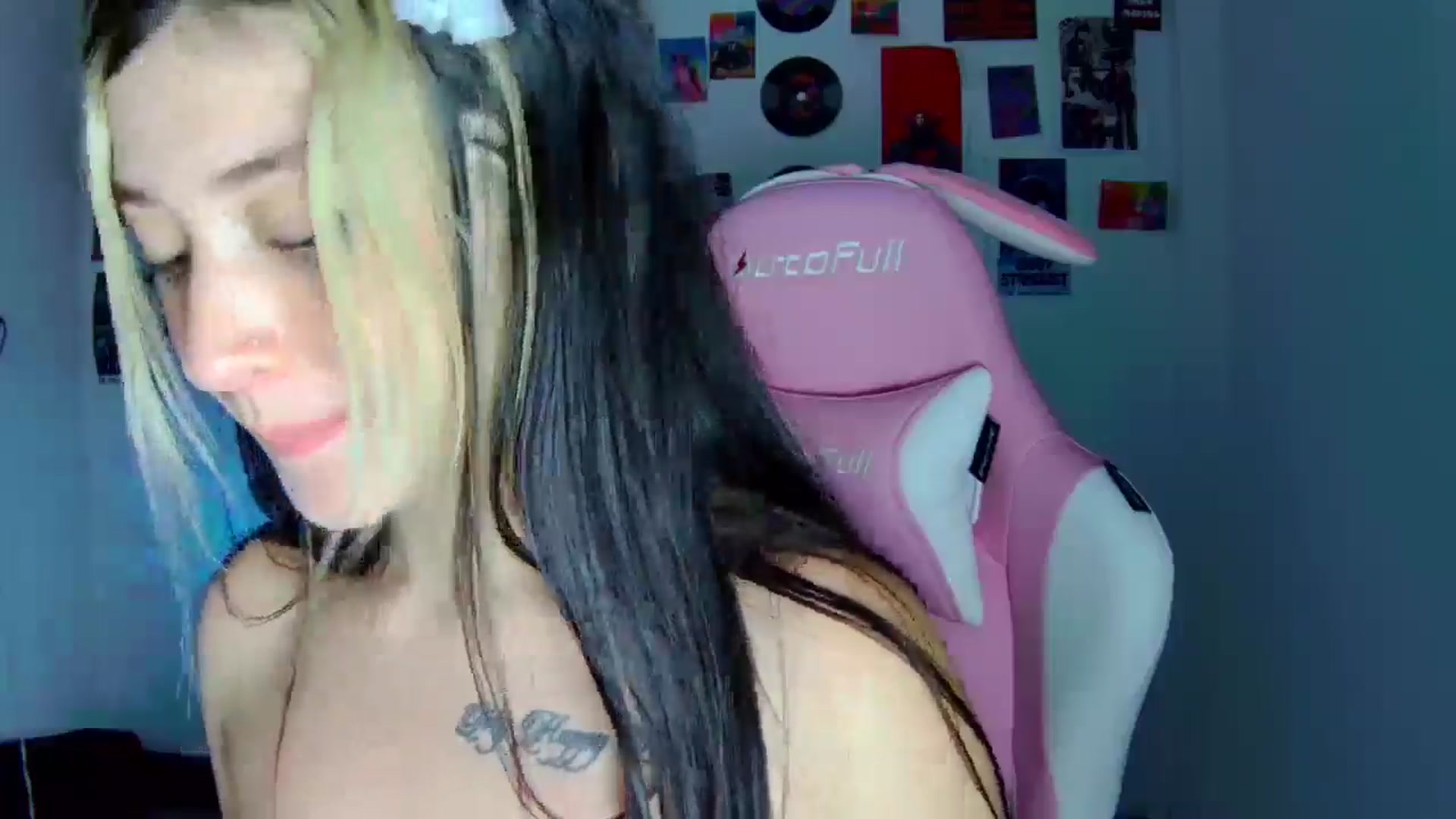 Gallery image thumbnail from CarolineJames's myfreecams stream on, 02/21/2026, 24:22 image 18 of 20