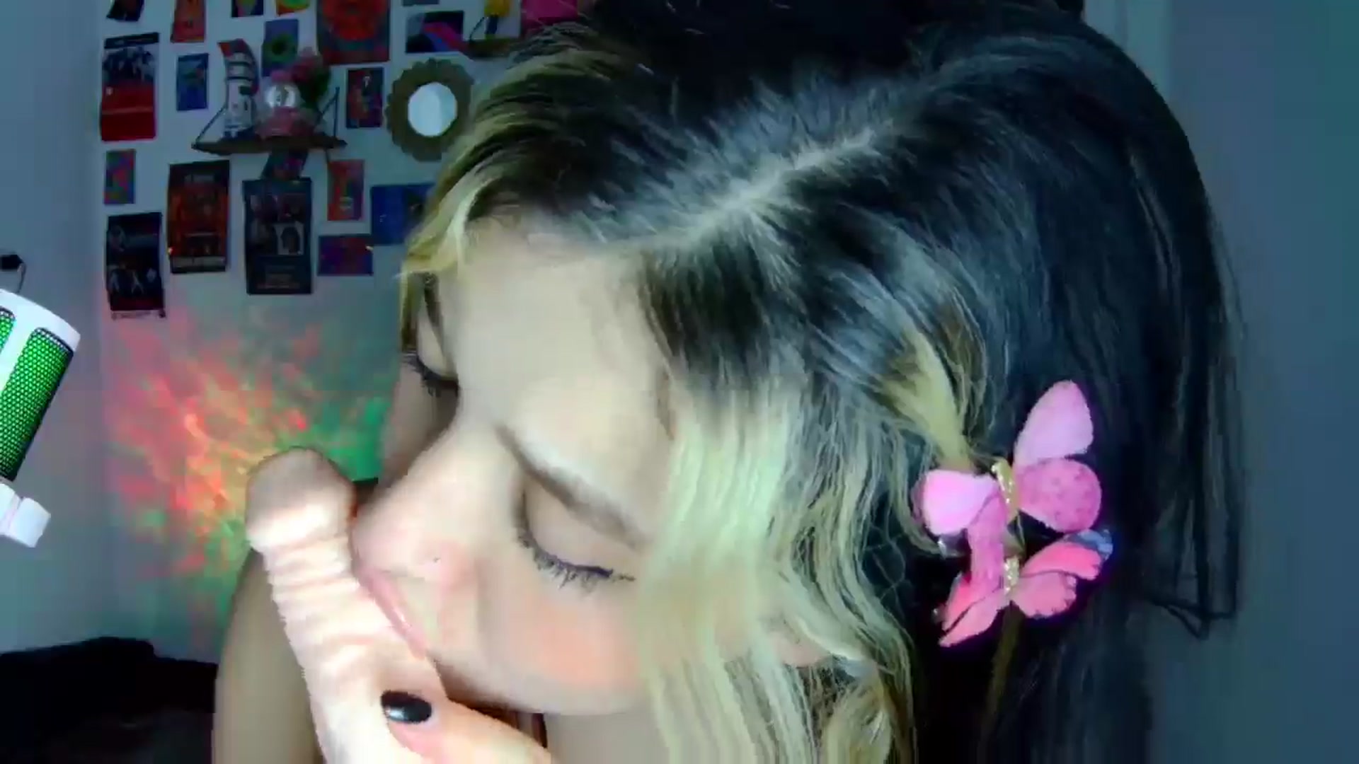 Gallery image thumbnail from CarolineJames's myfreecams stream on, 02/27/2026, 07:05 image 18 of 20