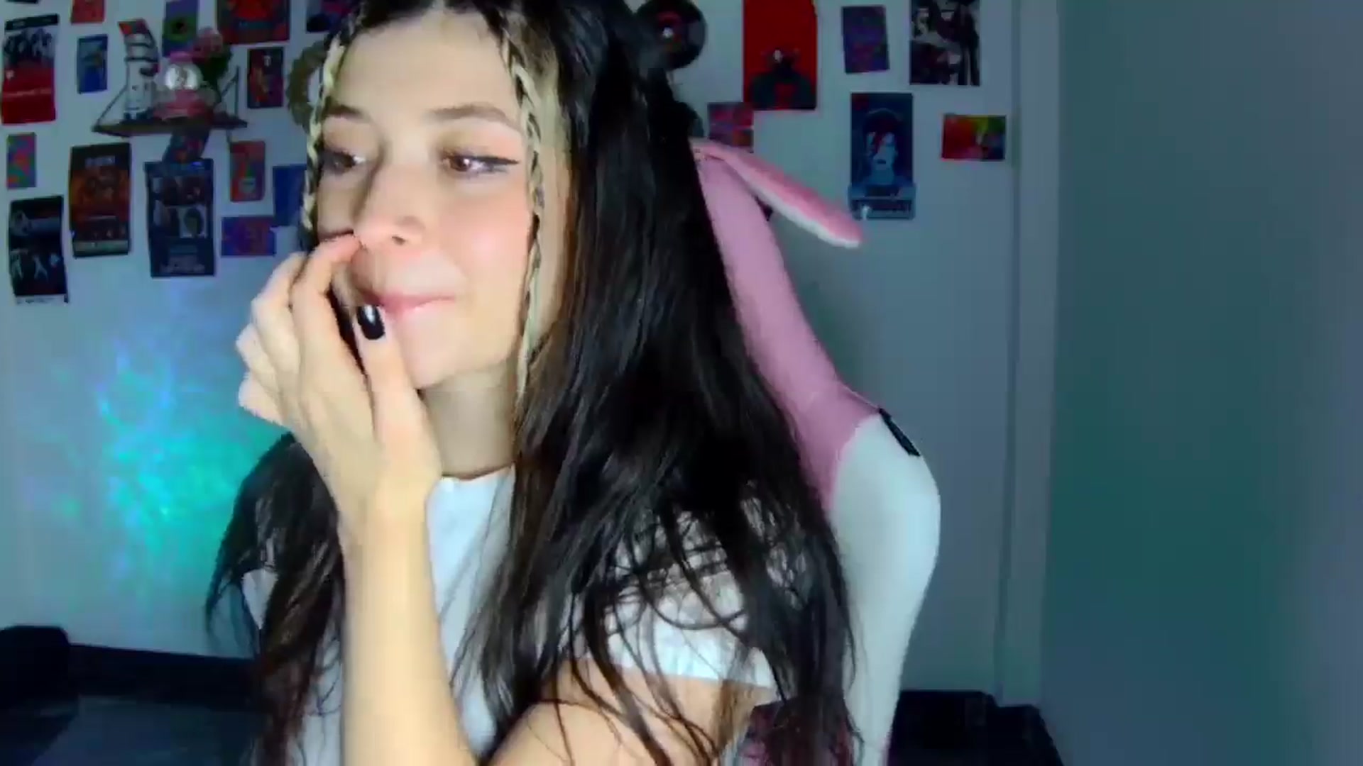 Gallery image thumbnail from CarolineJames's myfreecams stream on, 03/06/2026, 24:31 image 7 of 20