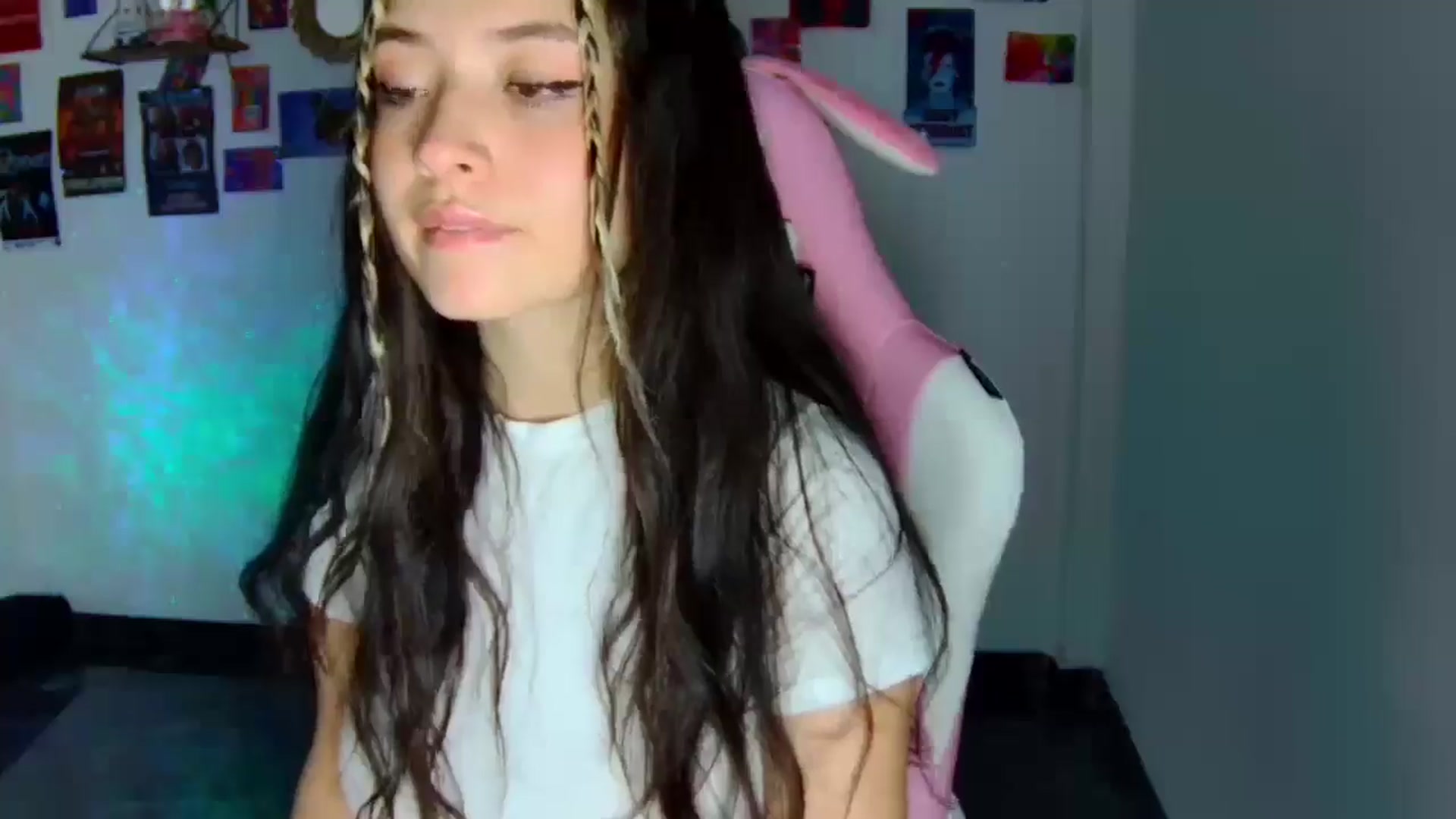 Gallery image thumbnail from CarolineJames's myfreecams stream on, 03/06/2026, 24:31 image 11 of 20