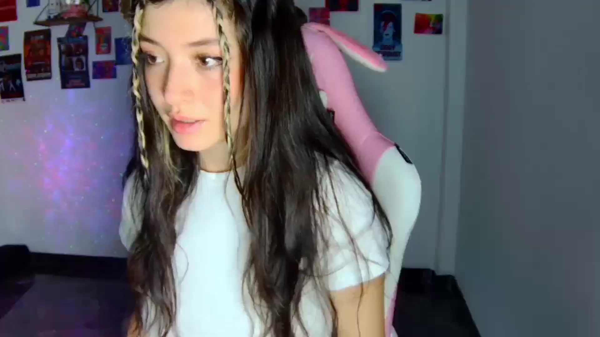 Gallery image thumbnail from CarolineJames's myfreecams stream on, 03/06/2026, 24:31 image 10 of 20