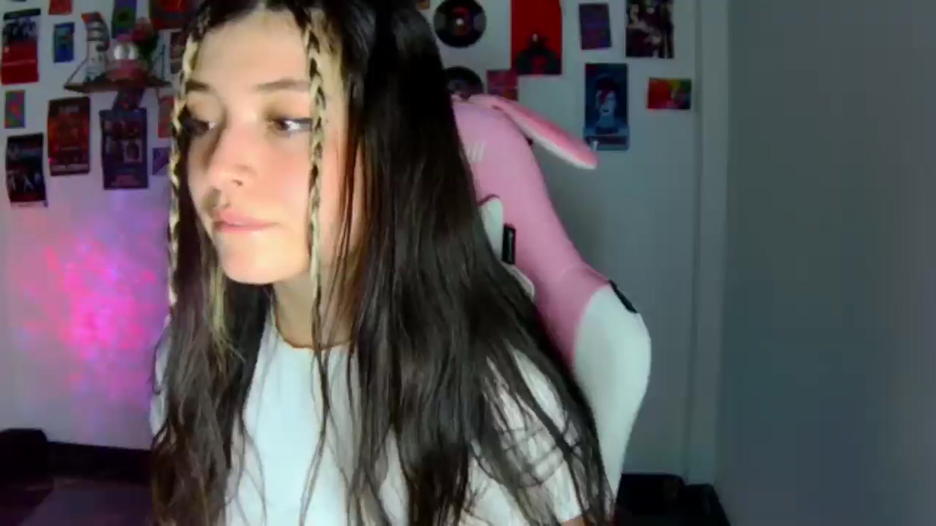 Gallery image thumbnail from CarolineJames's myfreecams stream on, 03/06/2026, 24:31 image 8 of 20