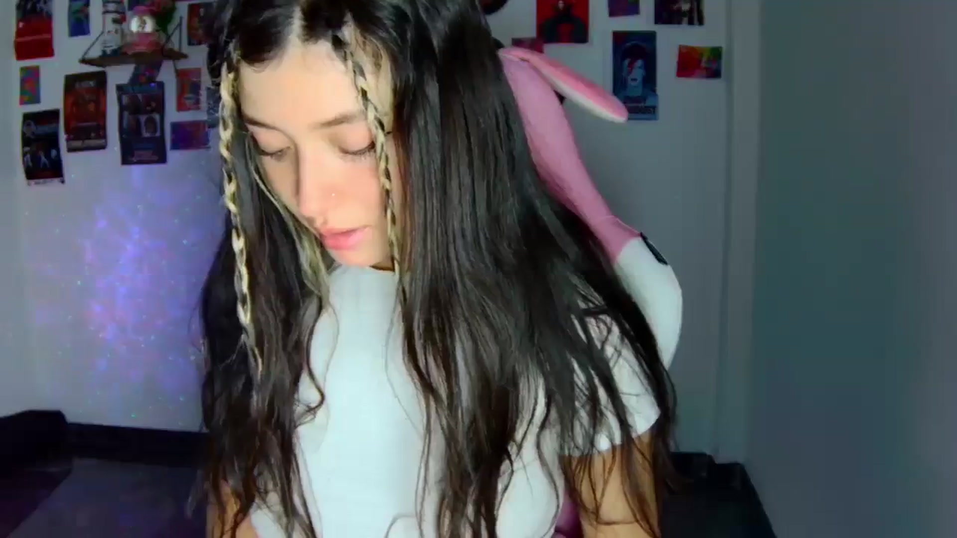 Gallery image thumbnail from CarolineJames's myfreecams stream on, 03/06/2026, 24:31 image 6 of 20