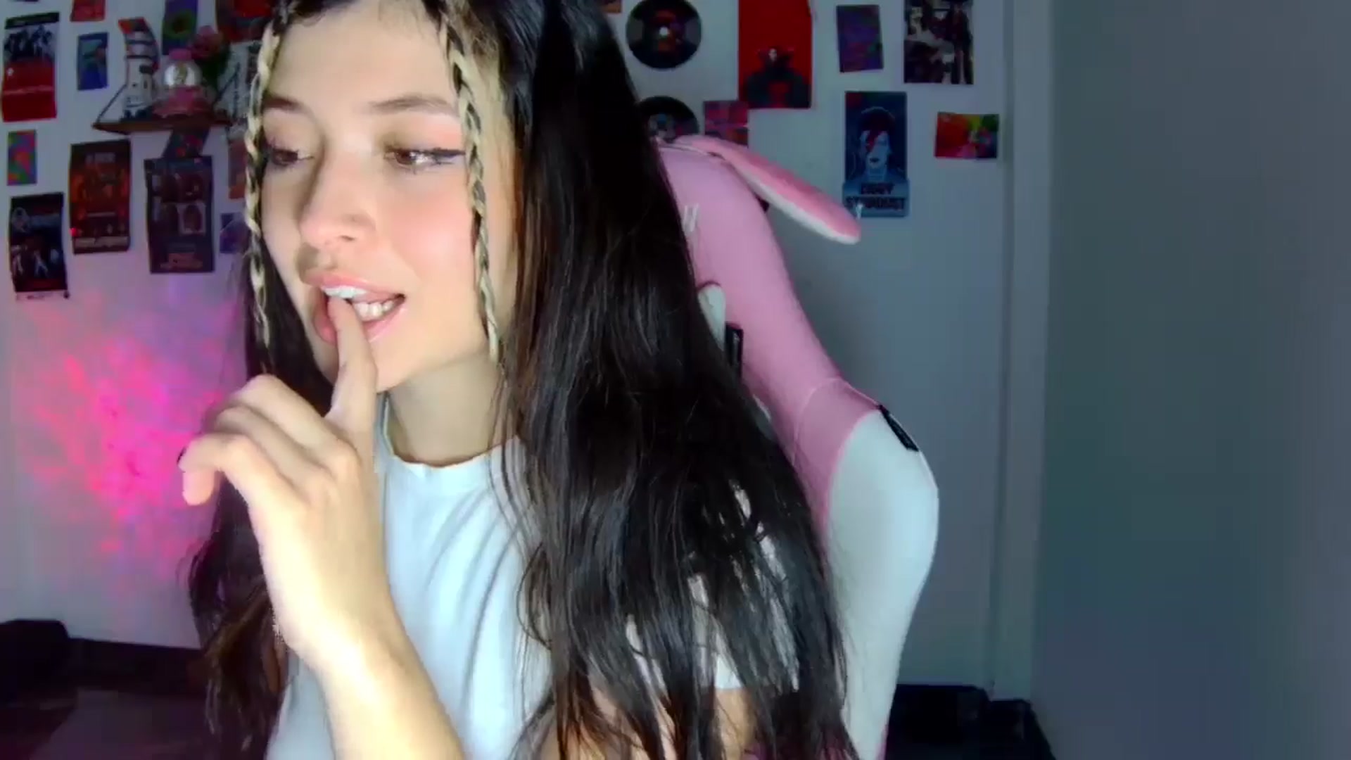 Gallery image thumbnail from CarolineJames's myfreecams stream on, 03/06/2026, 24:31 image 9 of 20