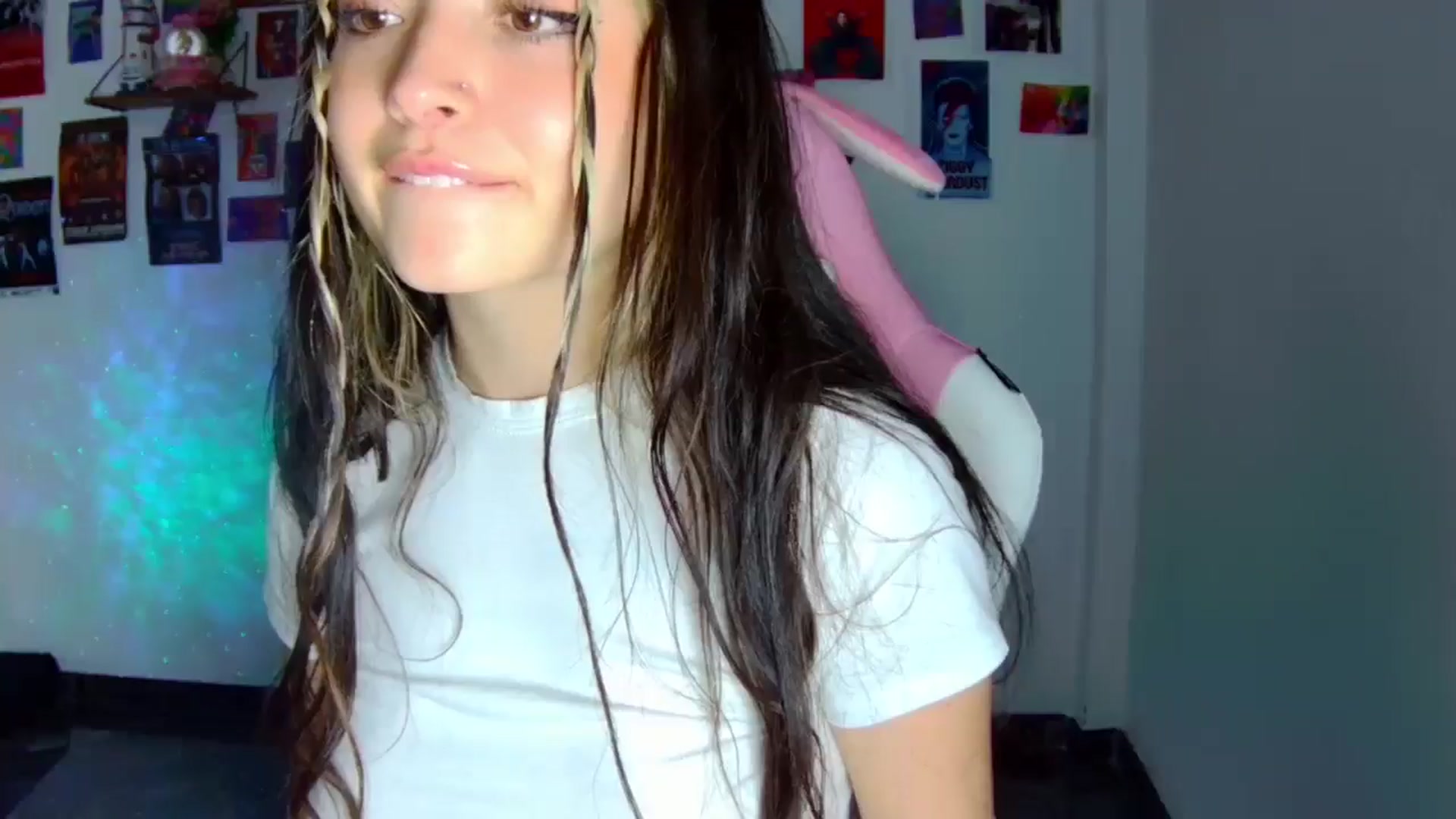 Gallery image thumbnail from CarolineJames's myfreecams stream on, 03/06/2026, 01:53 image 13 of 20