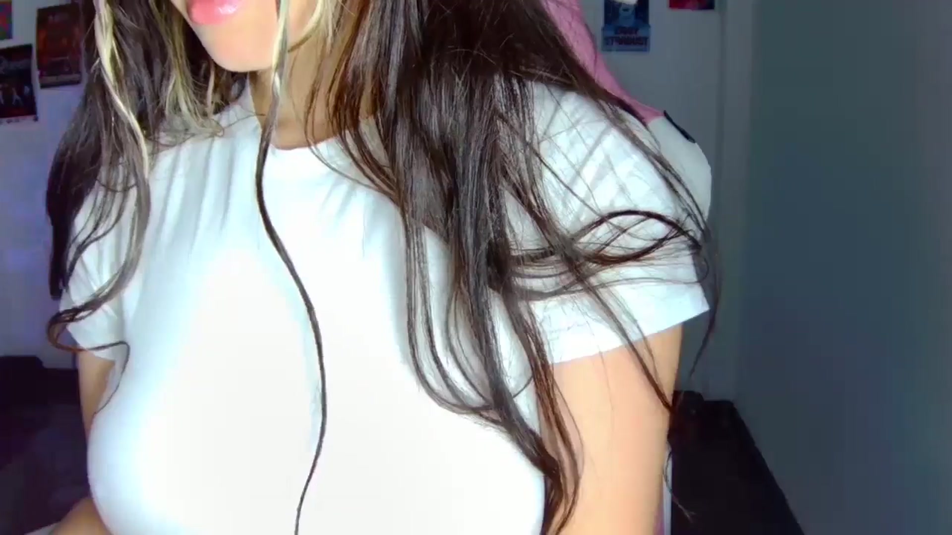 Gallery image thumbnail from CarolineJames's myfreecams stream on, 03/06/2026, 01:53 image 19 of 20