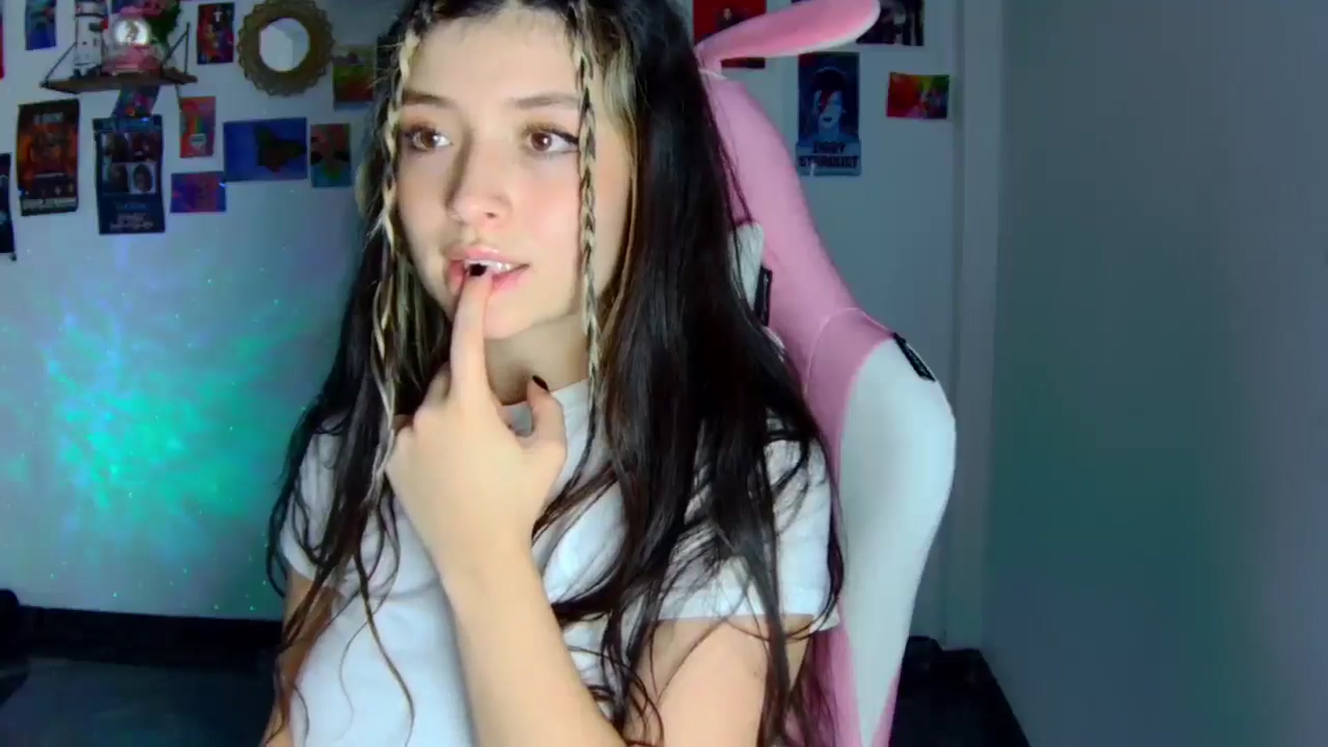 Gallery image thumbnail from CarolineJames's myfreecams stream on, 03/06/2026, 06:05 image 10 of 20