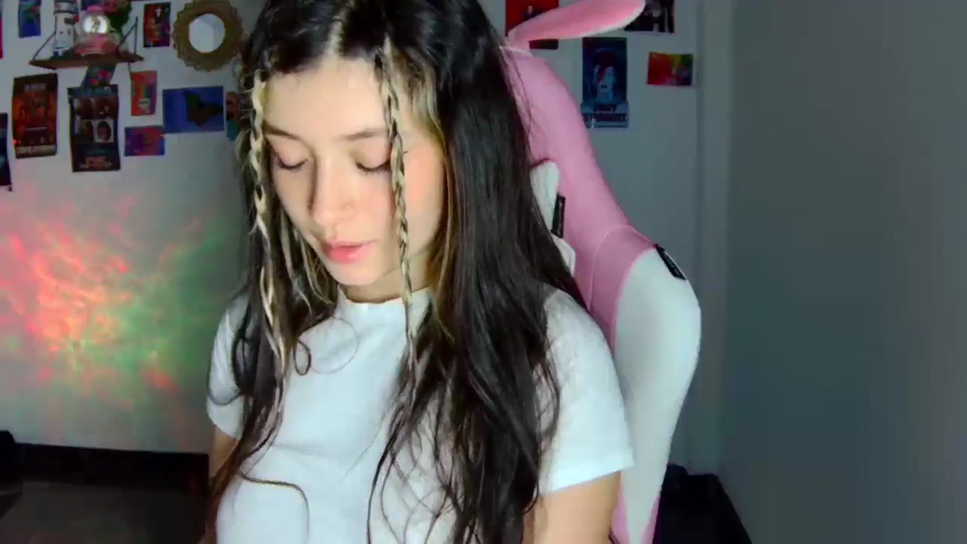 Gallery image thumbnail from CarolineJames's myfreecams stream on, 03/06/2026, 06:05 image 8 of 20