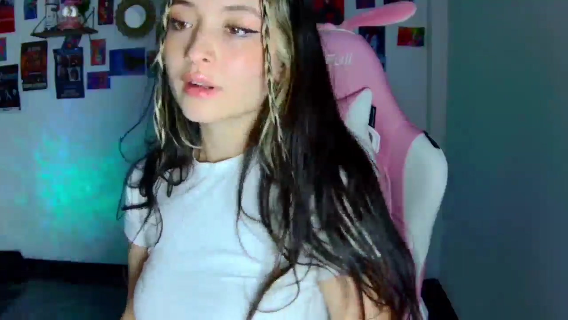 Gallery image thumbnail from CarolineJames's myfreecams stream on, 03/06/2026, 06:05 image 4 of 20