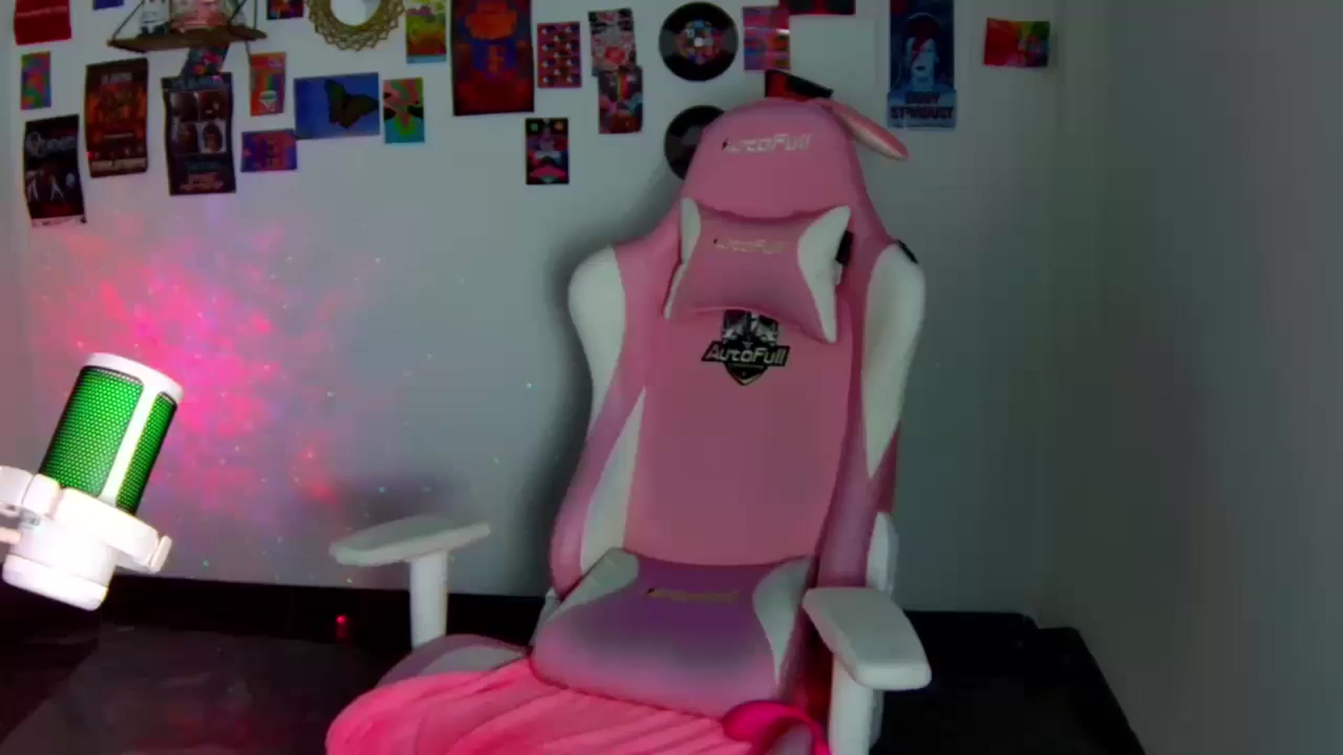 Gallery image thumbnail from CarolineJames's myfreecams stream on, 03/12/2026, 06:07 image 1 of 20