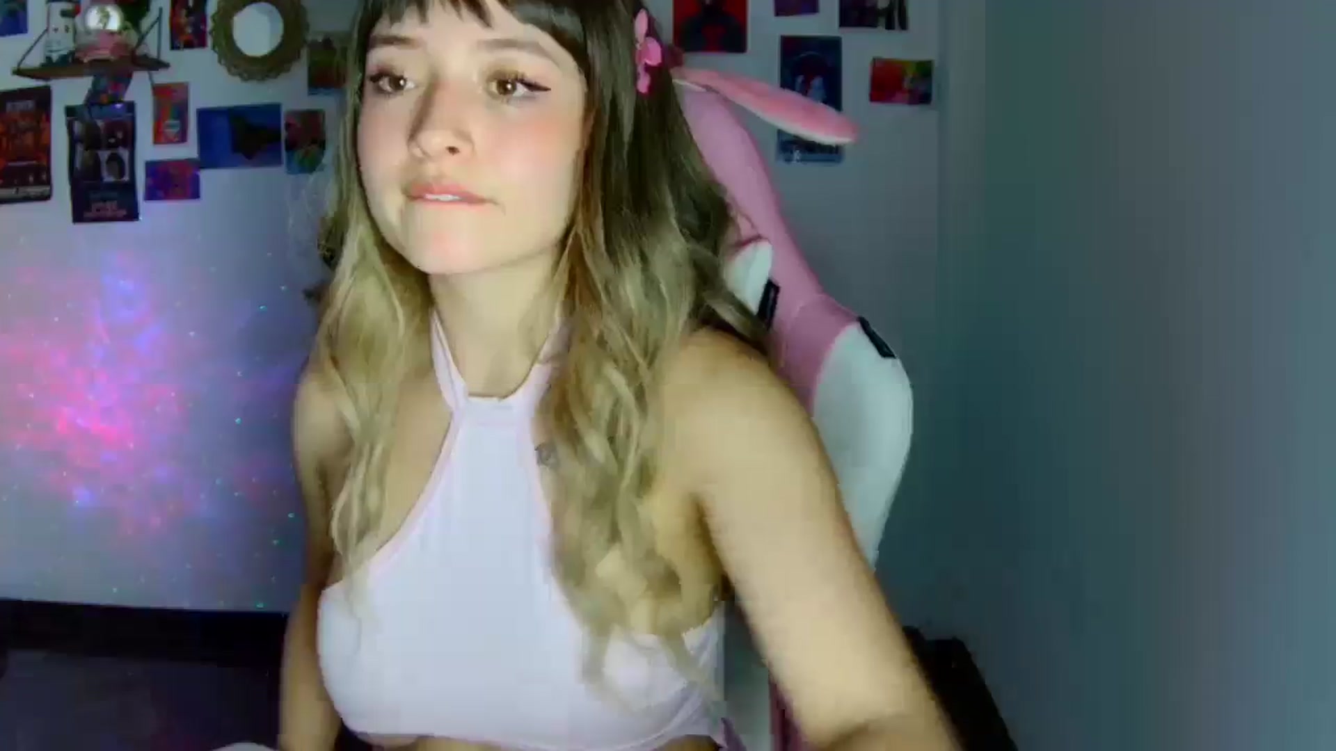 Gallery image thumbnail from CarolineJames's myfreecams stream on, 03/16/2026, 04:09 image 14 of 20