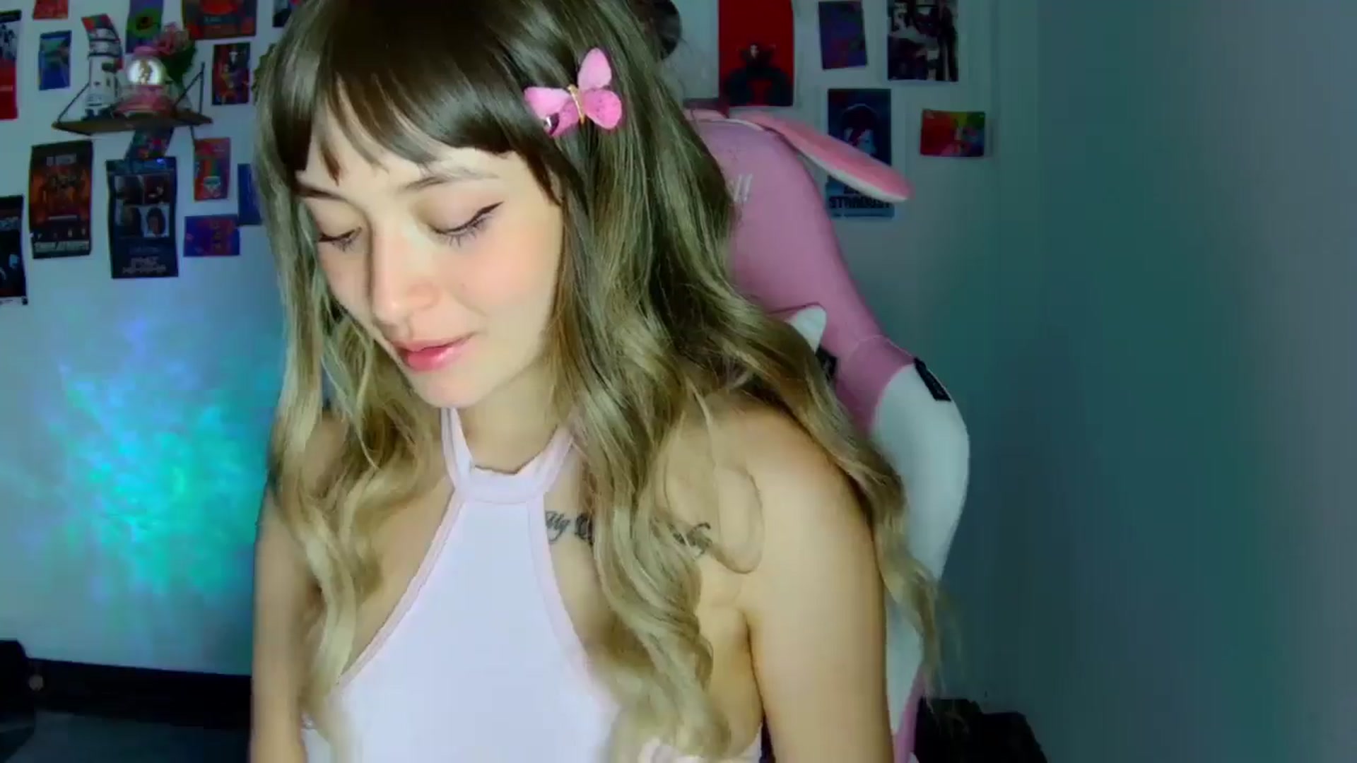 Gallery image thumbnail from CarolineJames's myfreecams stream on, 03/16/2026, 05:59 image 10 of 20