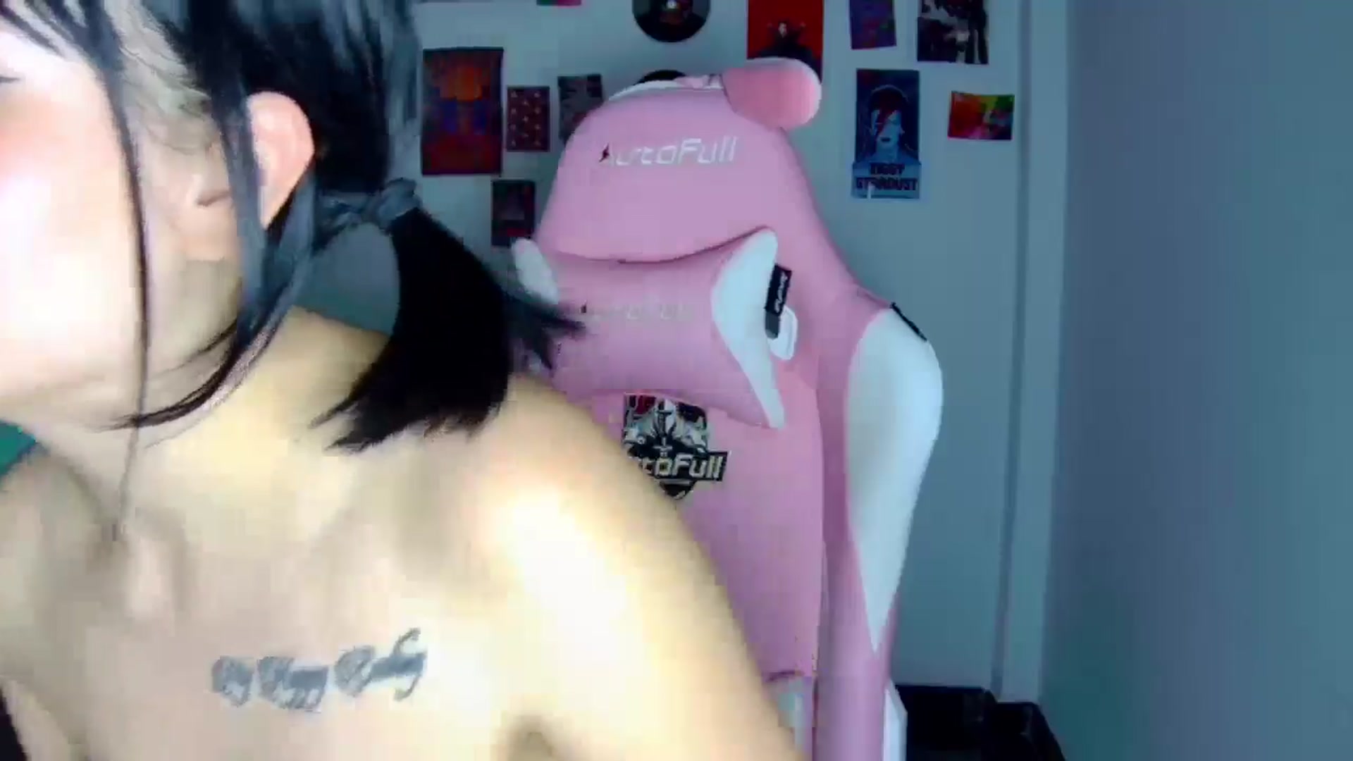 Gallery image thumbnail from CarolineJames's myfreecams stream on, 04/01/2026, 03:07 image 16 of 20