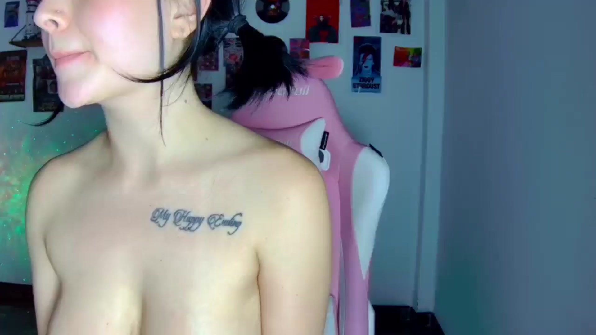 Gallery image thumbnail from CarolineJames's myfreecams stream on, 04/01/2026, 03:07 image 12 of 20