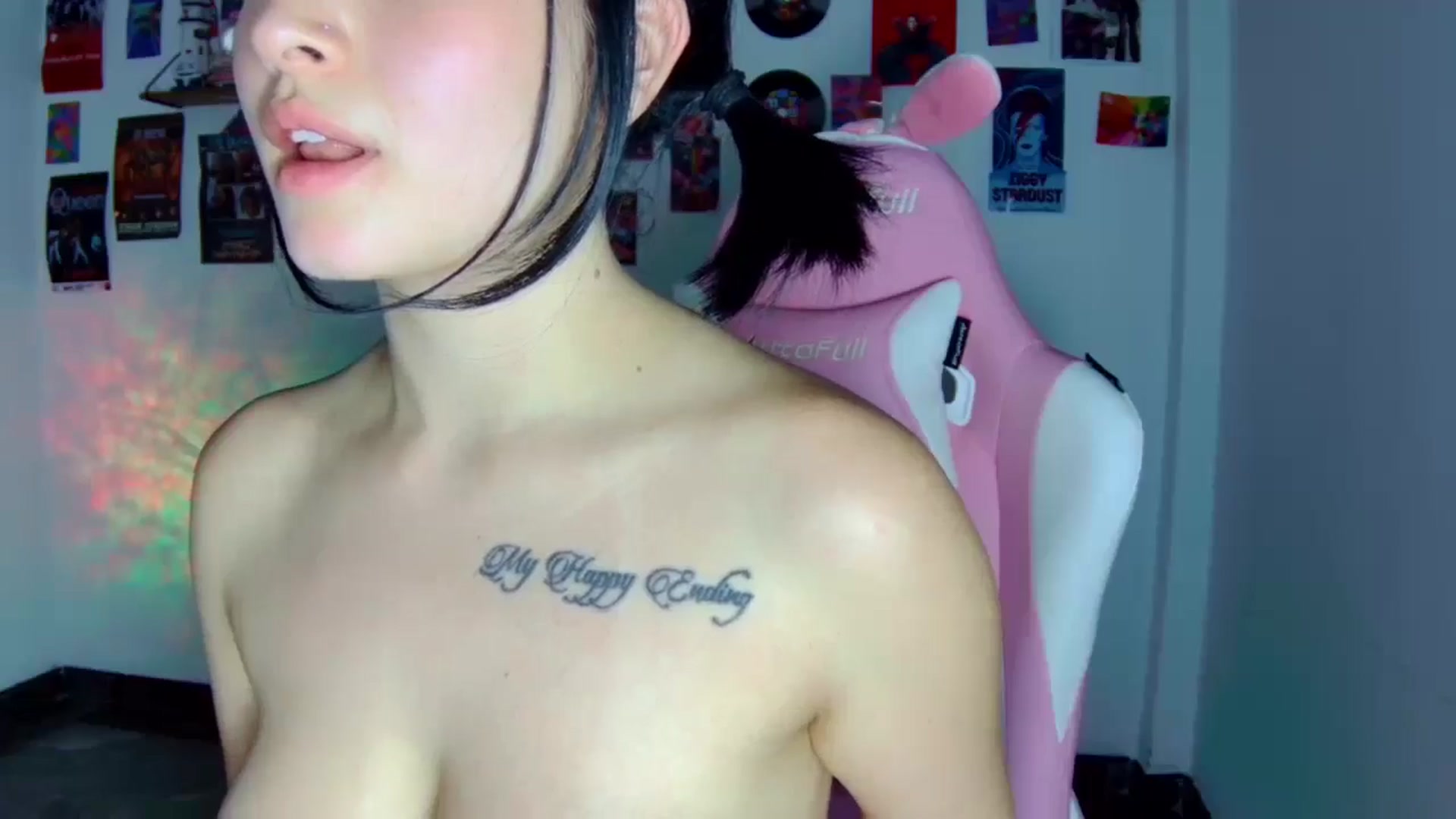 Gallery image thumbnail from CarolineJames's myfreecams stream on, 04/01/2026, 03:07 image 4 of 20