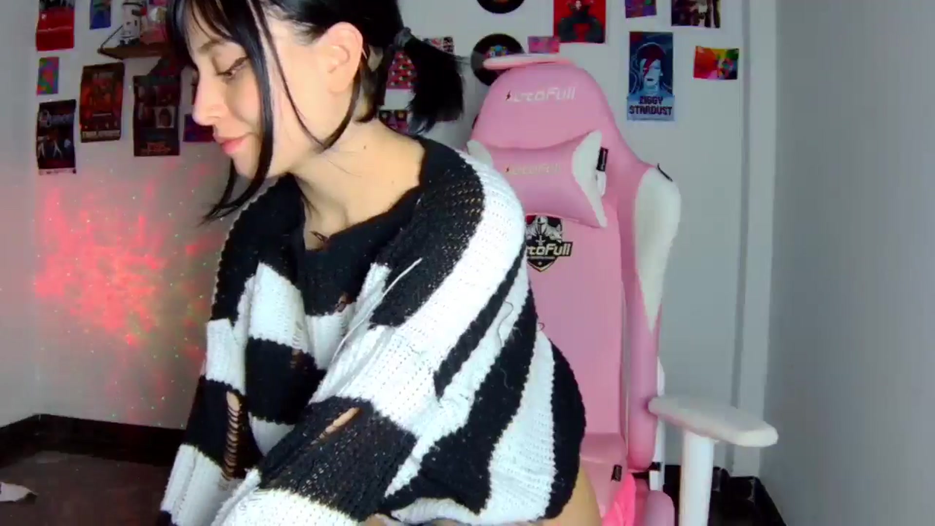 Gallery image thumbnail from CarolineJames's myfreecams stream on, 04/01/2026, 06:35 image 5 of 20