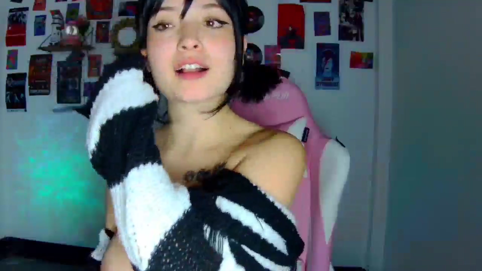 Gallery image thumbnail from CarolineJames's myfreecams stream on, 04/01/2026, 06:35 image 20 of 20