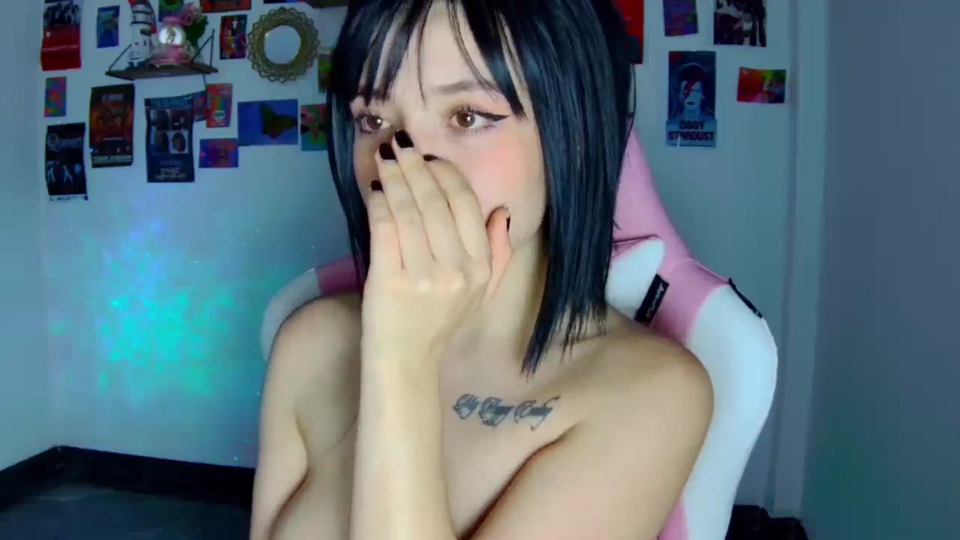 Gallery image thumbnail from CarolineJames's myfreecams stream on, 04/09/2026, 06:27 image 18 of 20