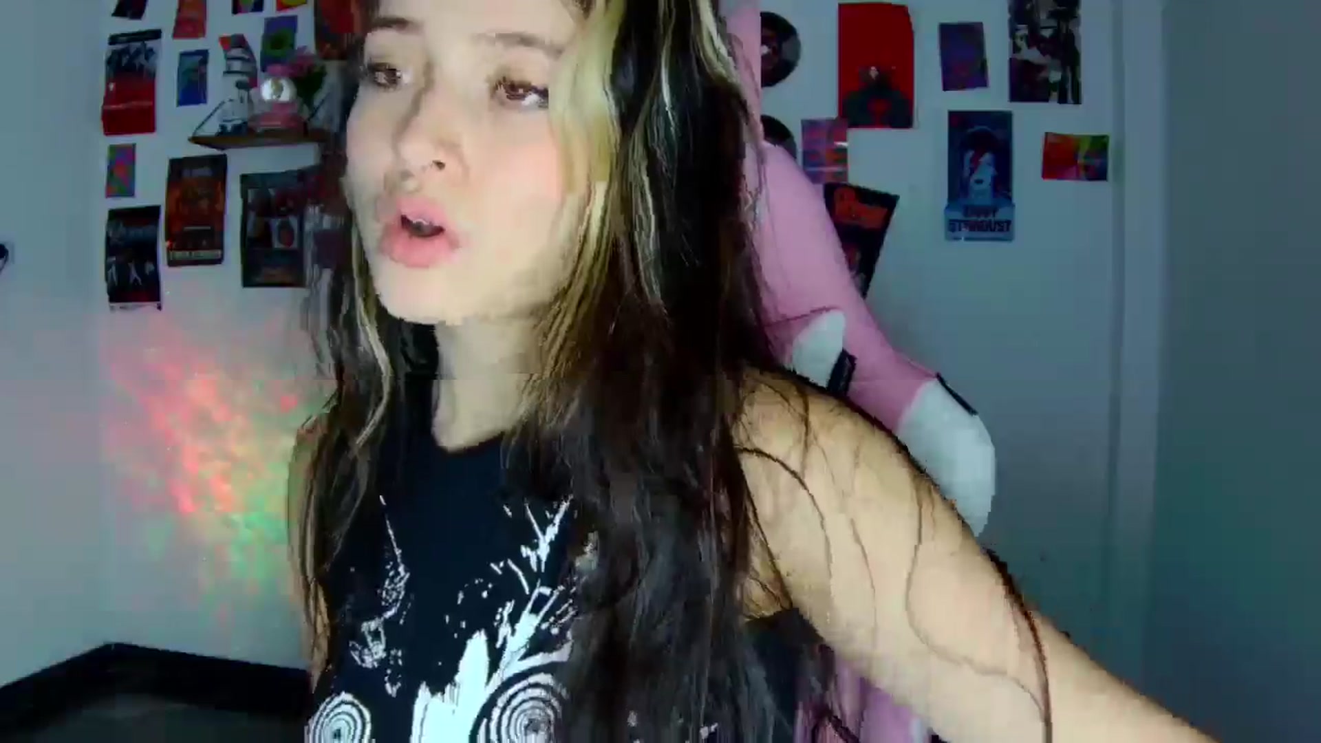 Gallery image thumbnail from CarolineJames's myfreecams stream on, 04/10/2026, 24:56 image 11 of 20