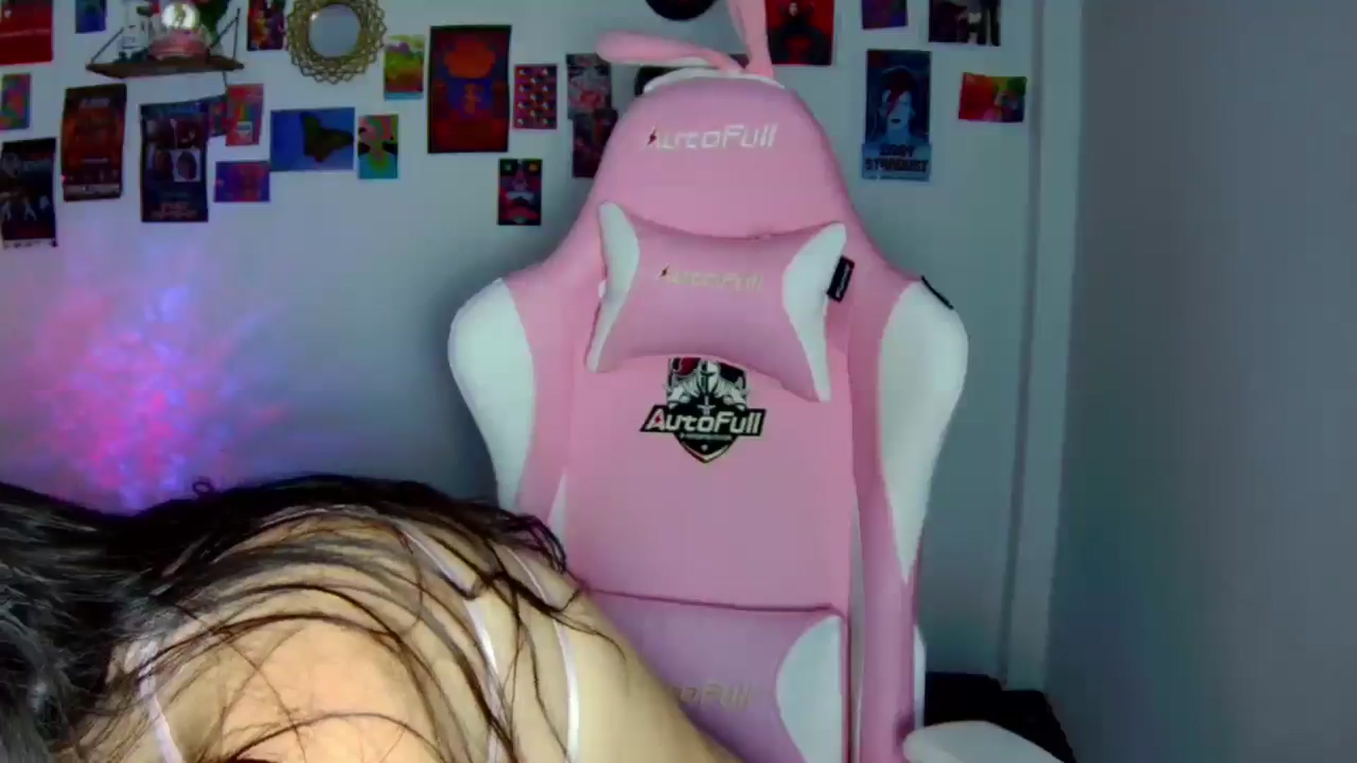 Gallery image thumbnail from CarolineJames's myfreecams stream on, 04/10/2026, 24:56 image 4 of 20