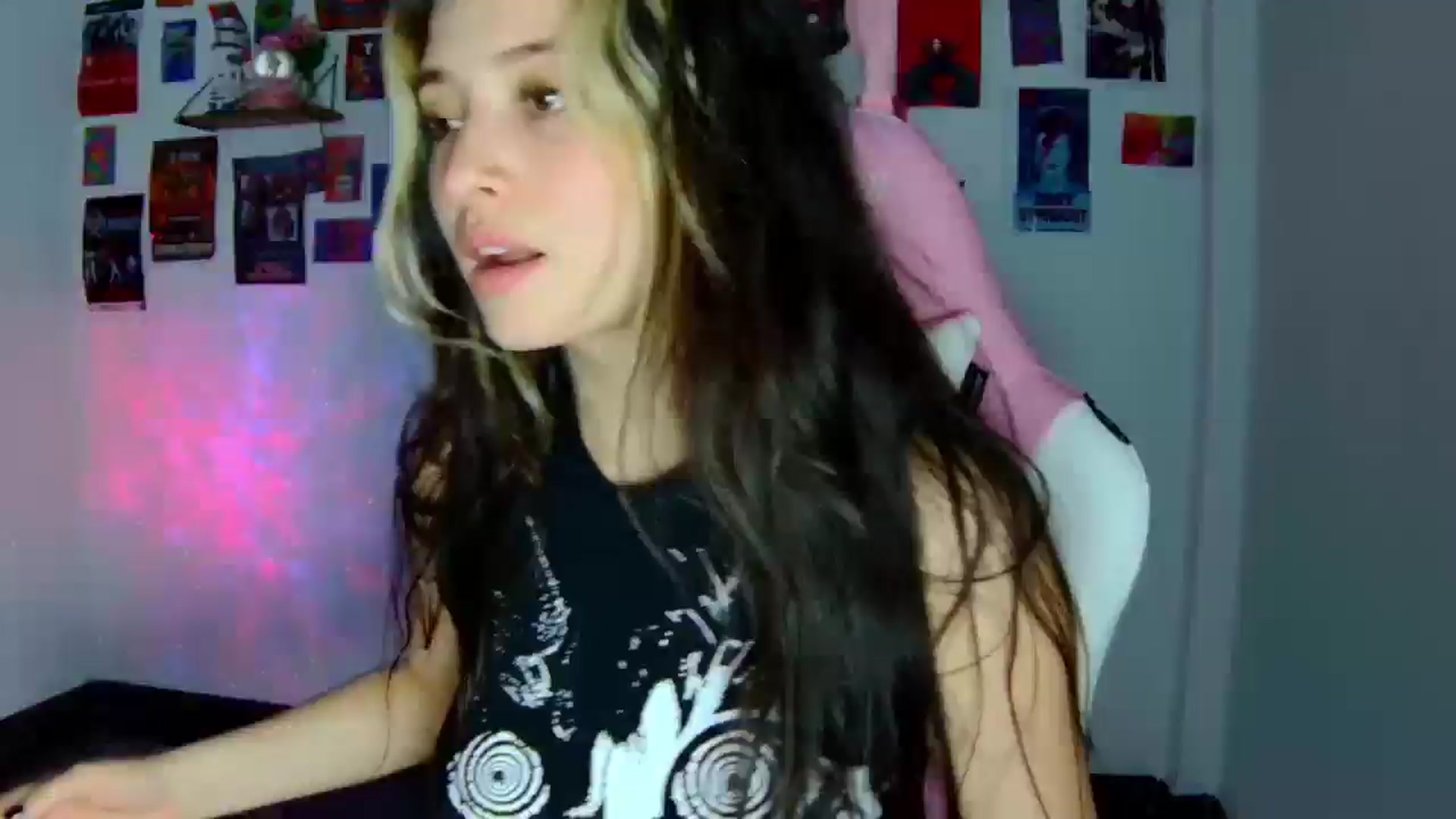 Gallery image thumbnail from CarolineJames's myfreecams stream on, 04/10/2026, 24:56 image 13 of 20