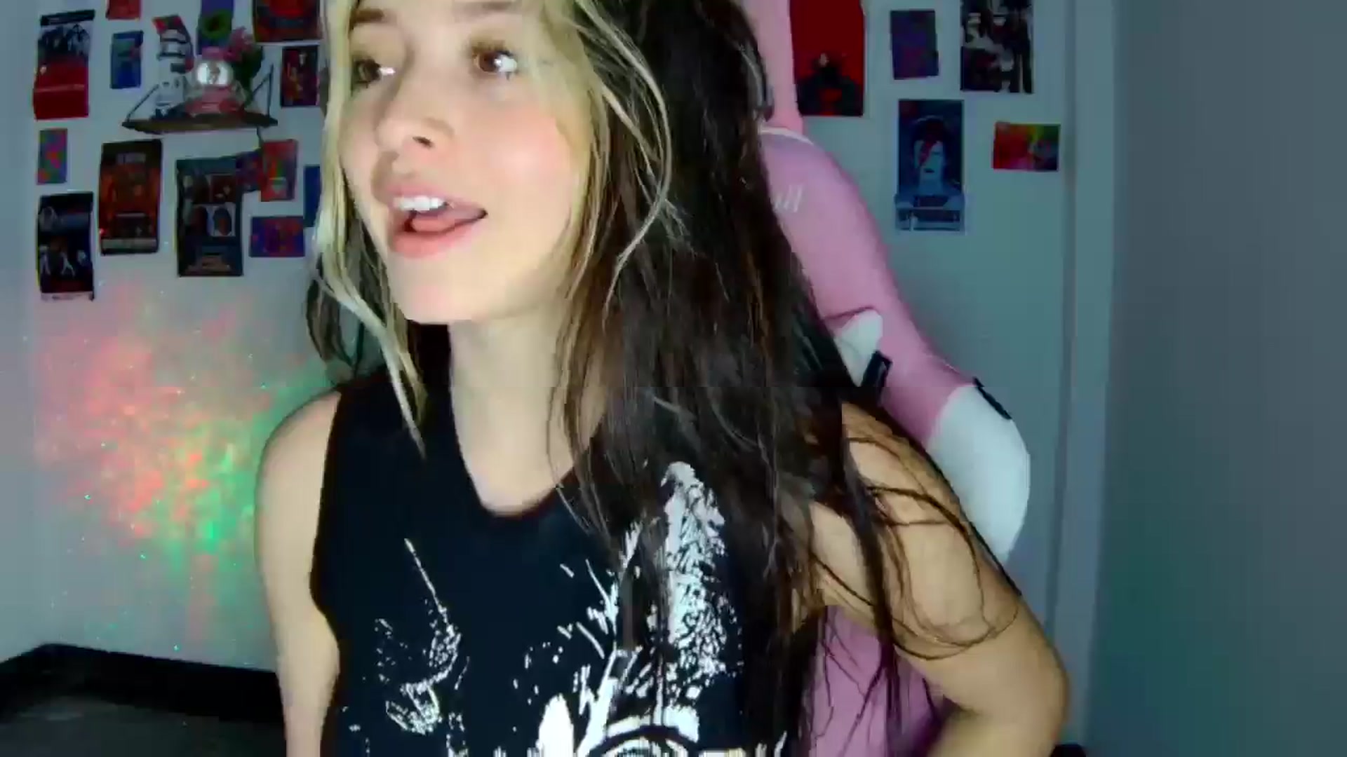 Gallery image thumbnail from CarolineJames's myfreecams stream on, 04/10/2026, 24:56 image 8 of 20