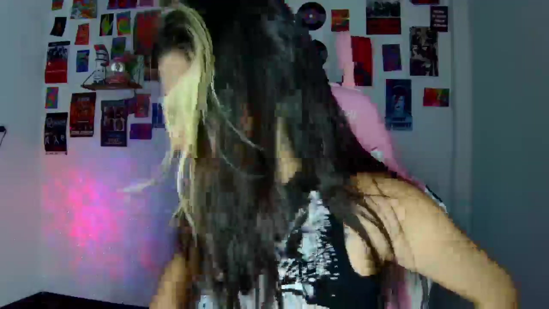 Gallery image thumbnail from CarolineJames's myfreecams stream on, 04/10/2026, 04:09 image 15 of 20