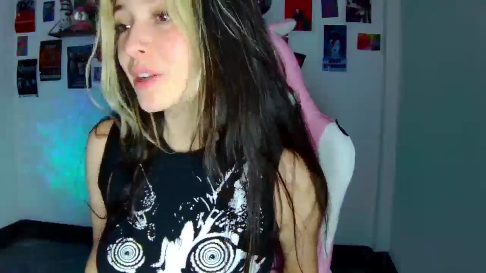 Gallery image thumbnail from CarolineJames's myfreecams stream on, 04/10/2026, 04:09 image 19 of 20