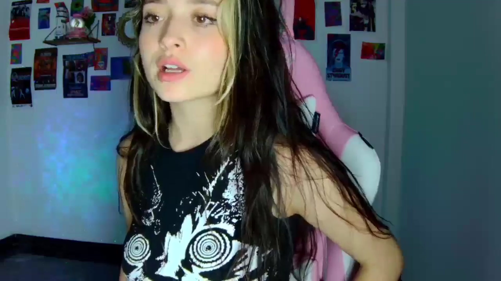 Gallery image thumbnail from CarolineJames's myfreecams stream on, 04/10/2026, 04:09 image 17 of 20