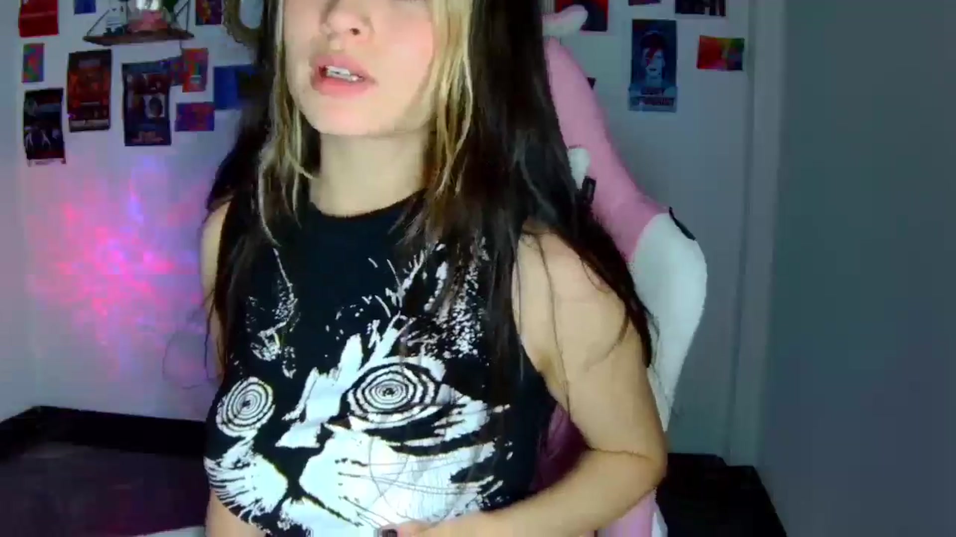 Gallery image thumbnail from CarolineJames's myfreecams stream on, 04/10/2026, 04:09 image 20 of 20