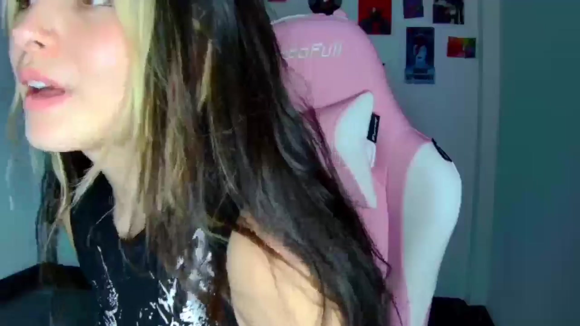 Gallery image thumbnail from CarolineJames's myfreecams stream on, 04/10/2026, 05:56 image 9 of 20