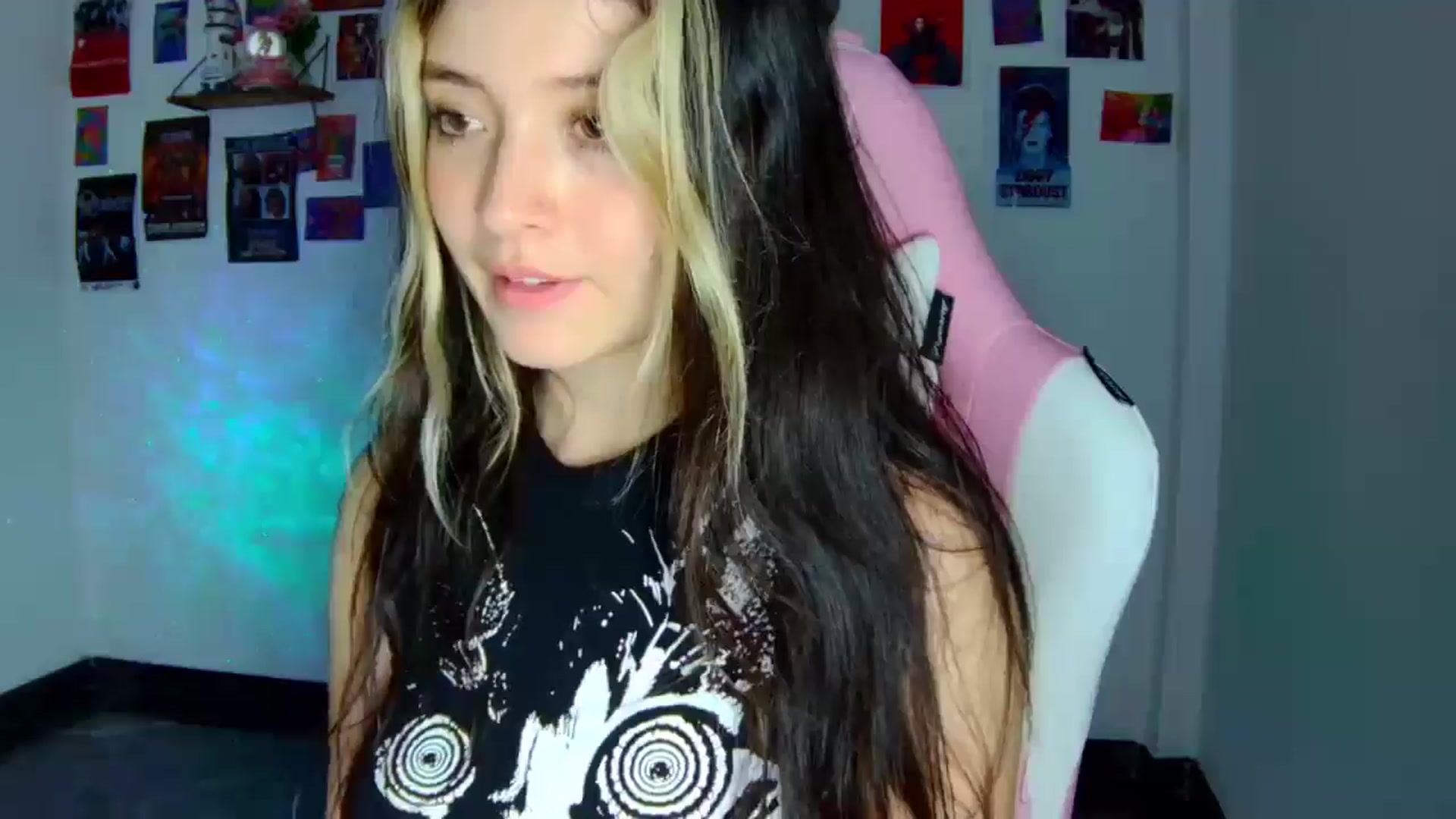 Gallery image thumbnail from CarolineJames's myfreecams stream on, 04/10/2026, 05:56 image 18 of 20