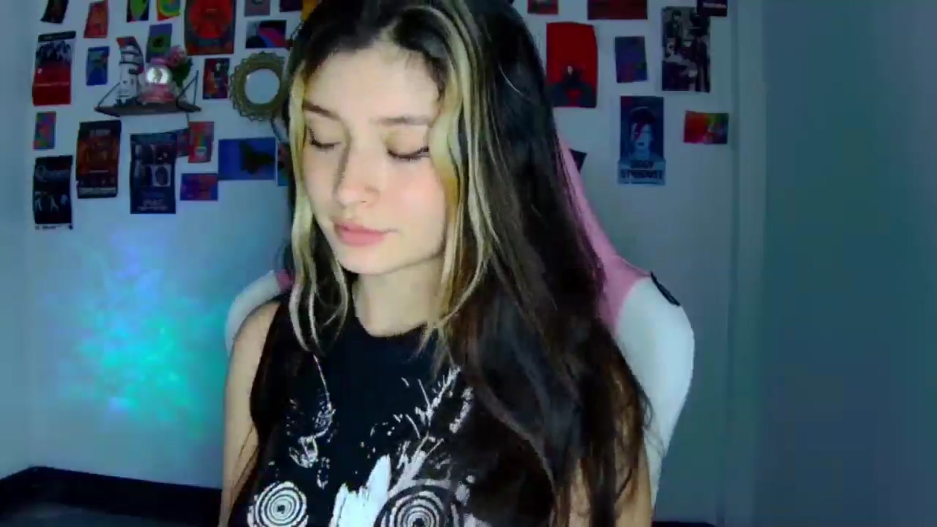 Gallery image thumbnail from CarolineJames's myfreecams stream on, 04/10/2026, 05:56 image 6 of 20