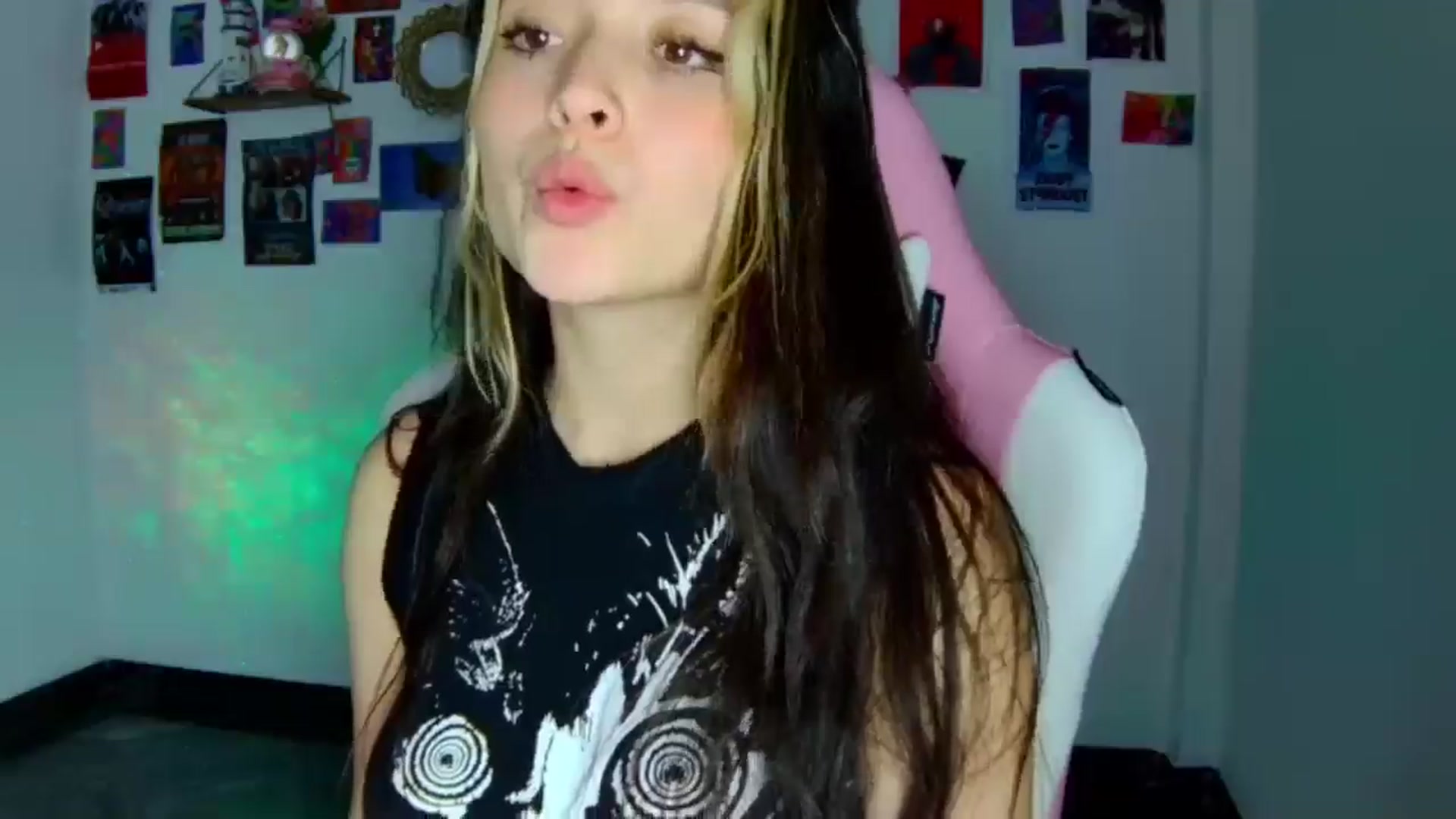 Gallery image thumbnail from CarolineJames's myfreecams stream on, 04/10/2026, 05:56 image 8 of 20