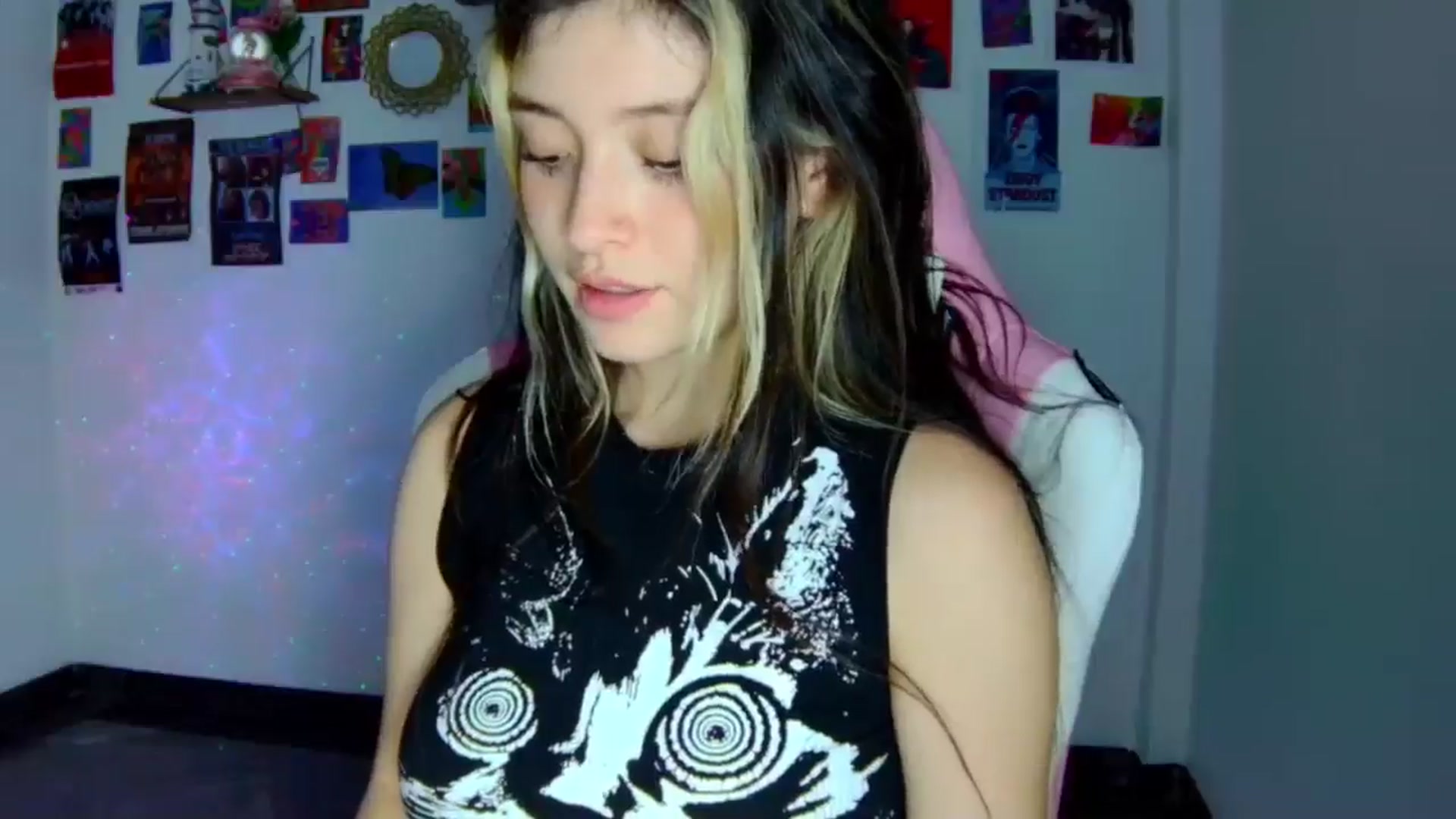 Gallery image thumbnail from CarolineJames's myfreecams stream on, 04/10/2026, 05:56 image 11 of 20