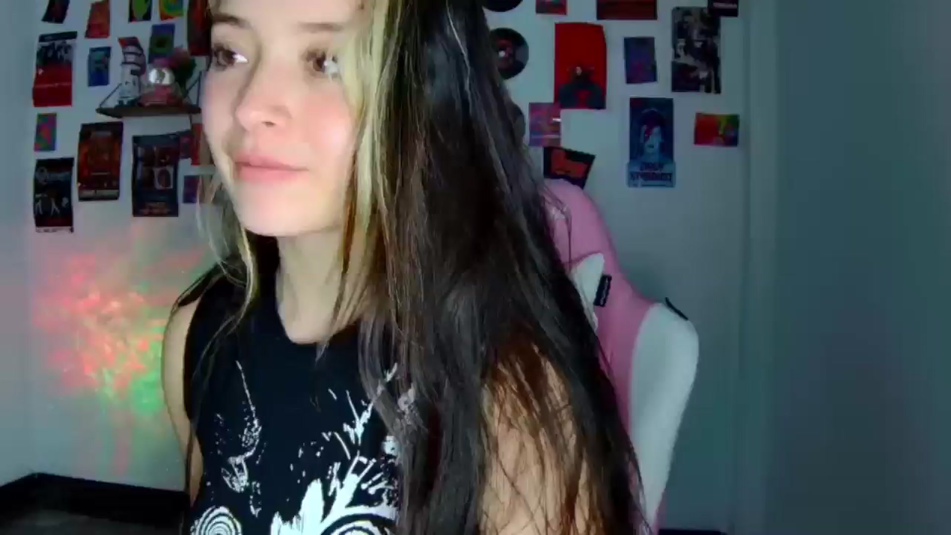 Gallery image thumbnail from CarolineJames's myfreecams stream on, 04/10/2026, 05:56 image 4 of 20