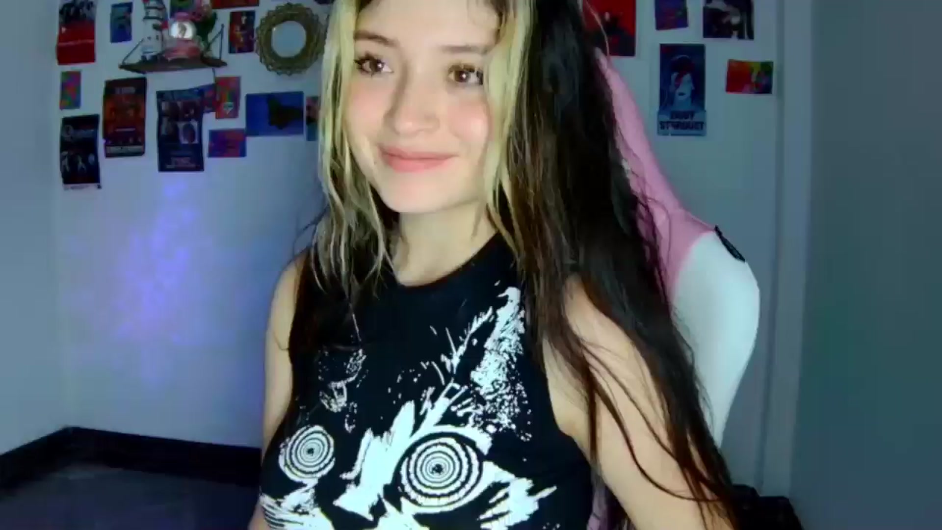 Gallery image thumbnail from CarolineJames's myfreecams stream on, 04/10/2026, 05:56 image 10 of 20