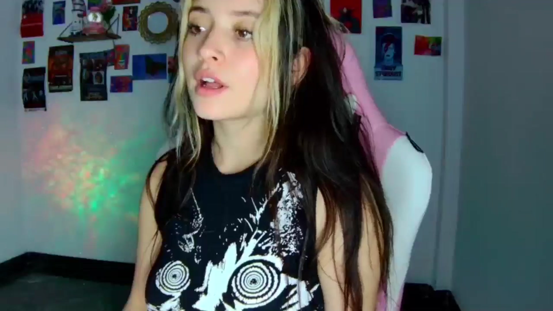 Gallery image thumbnail from CarolineJames's myfreecams stream on, 04/10/2026, 05:56 image 13 of 20