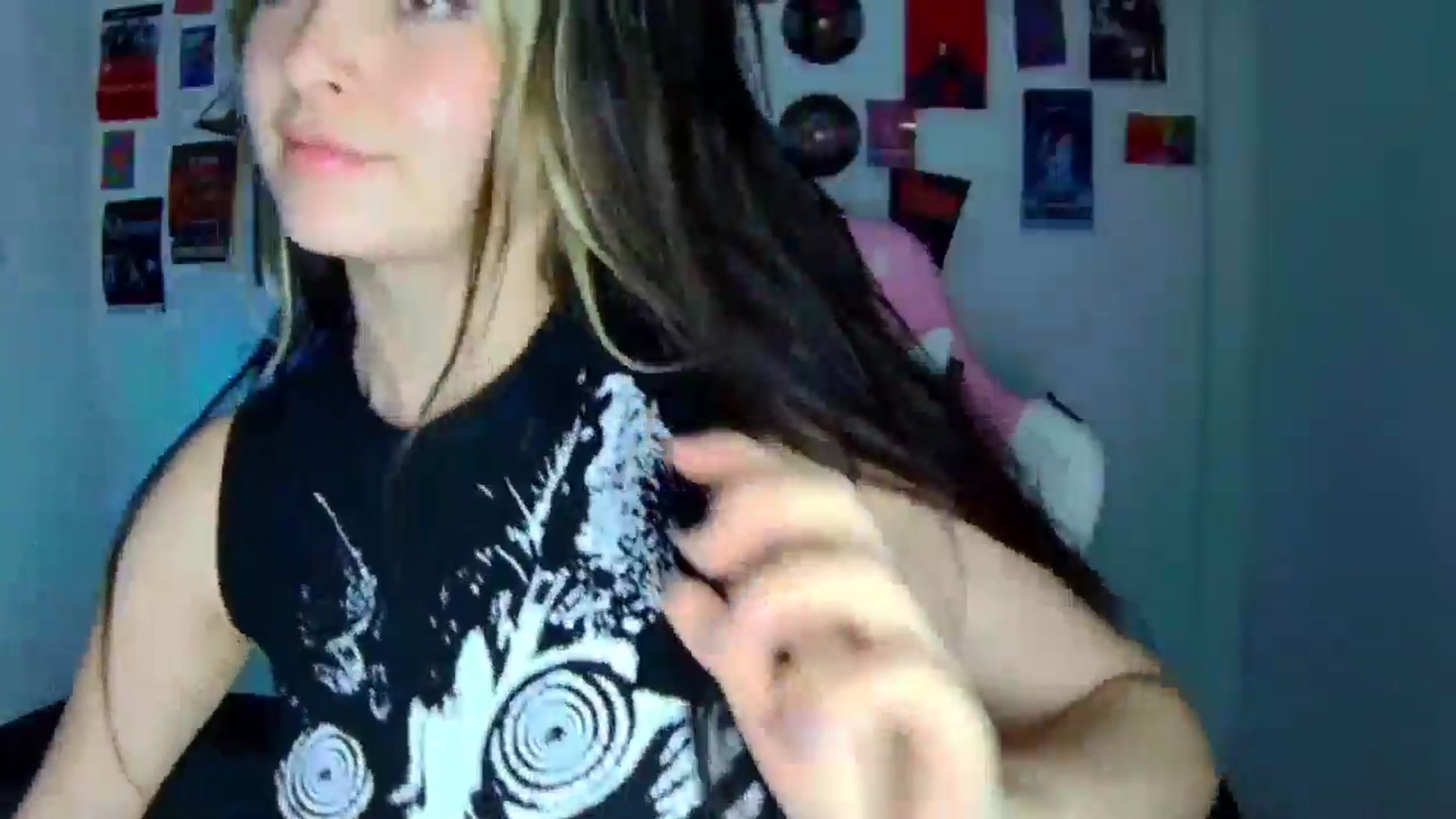 Gallery image thumbnail from CarolineJames's myfreecams stream on, 04/10/2026, 05:56 image 2 of 20